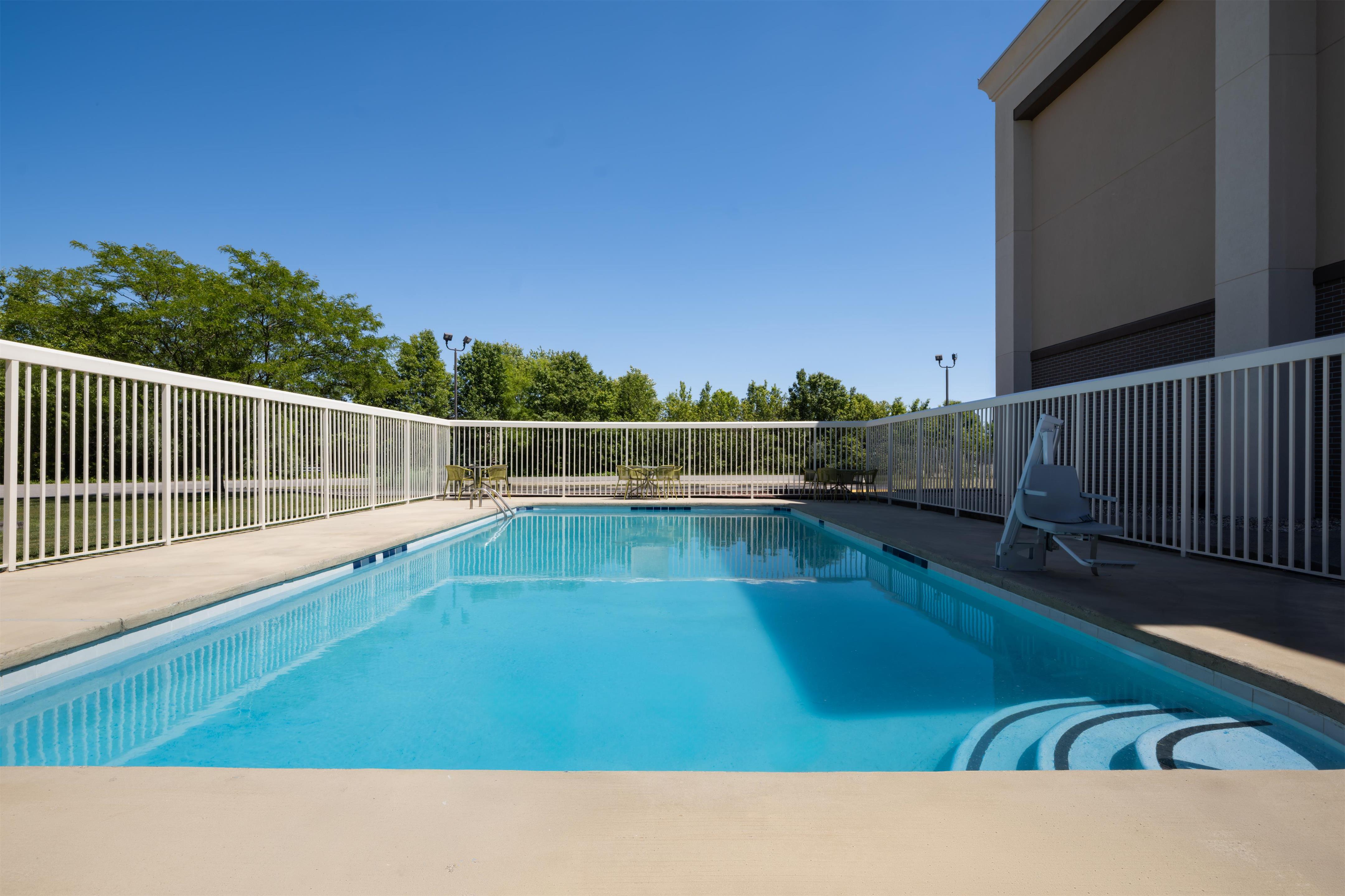 Pool | Hampton Inn Winfield/teays Valley