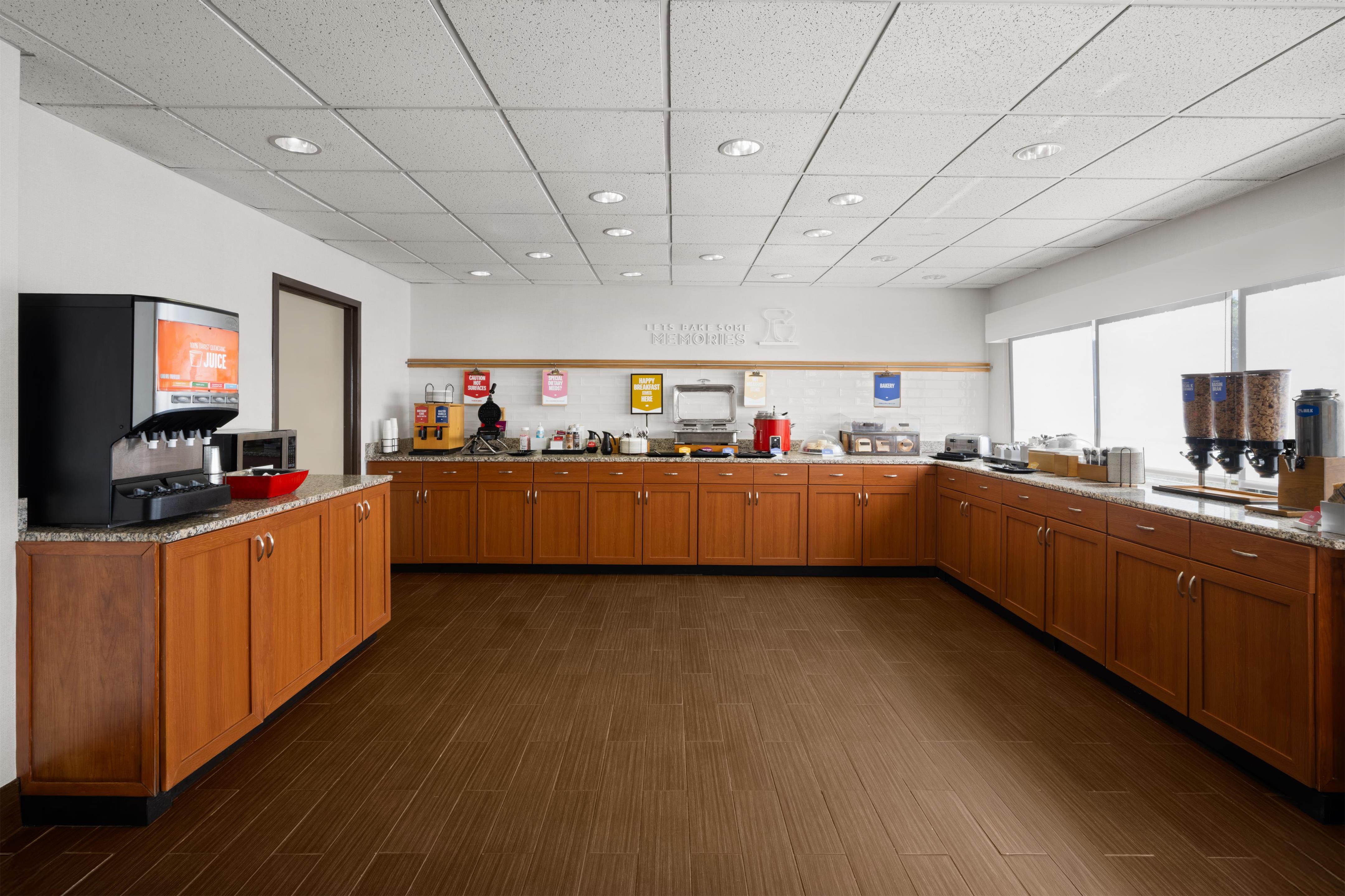 Breakfast Area | Hampton Inn Winfield/teays Valley