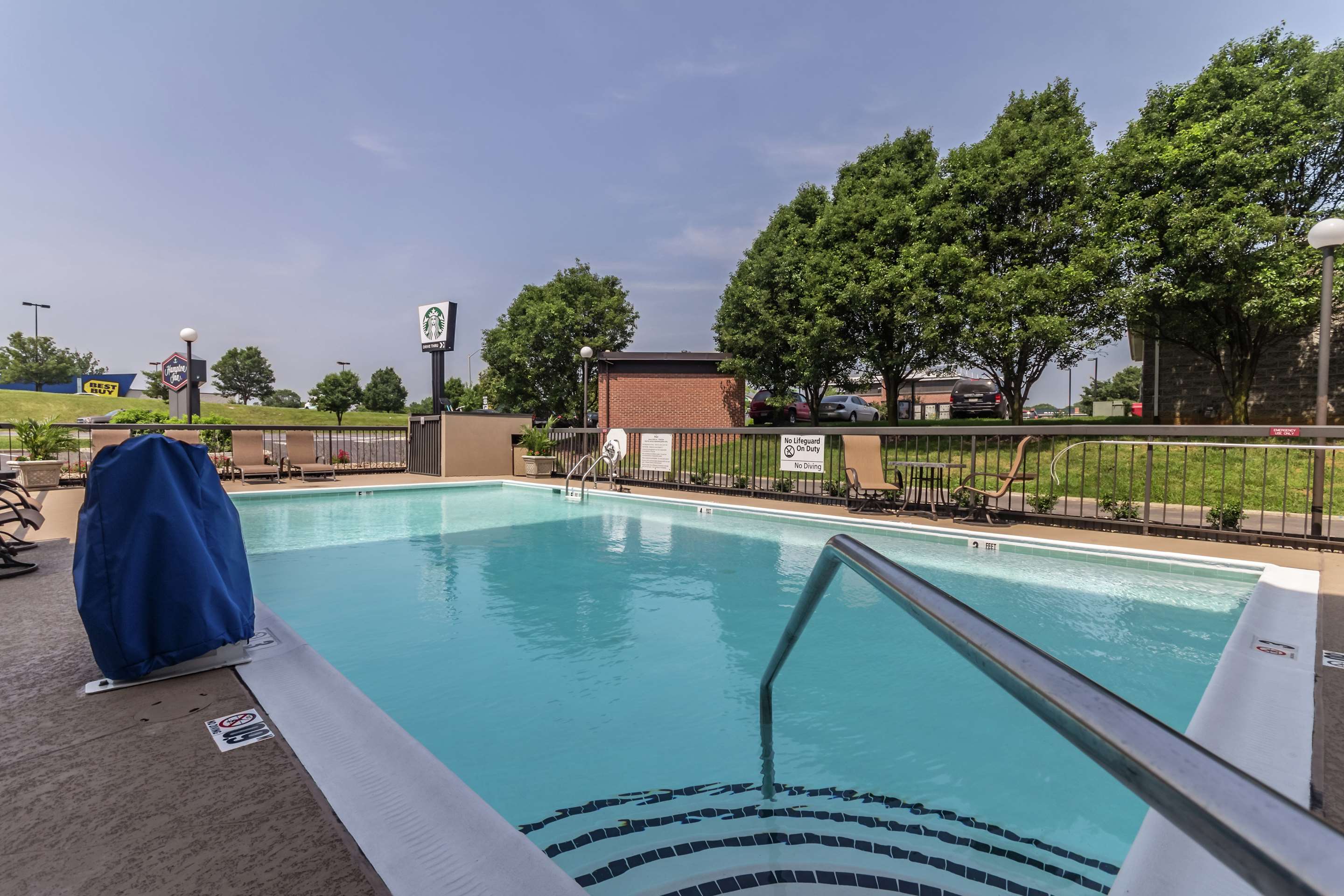 Pool | Hampton Inn Winchester-University/Mall Area