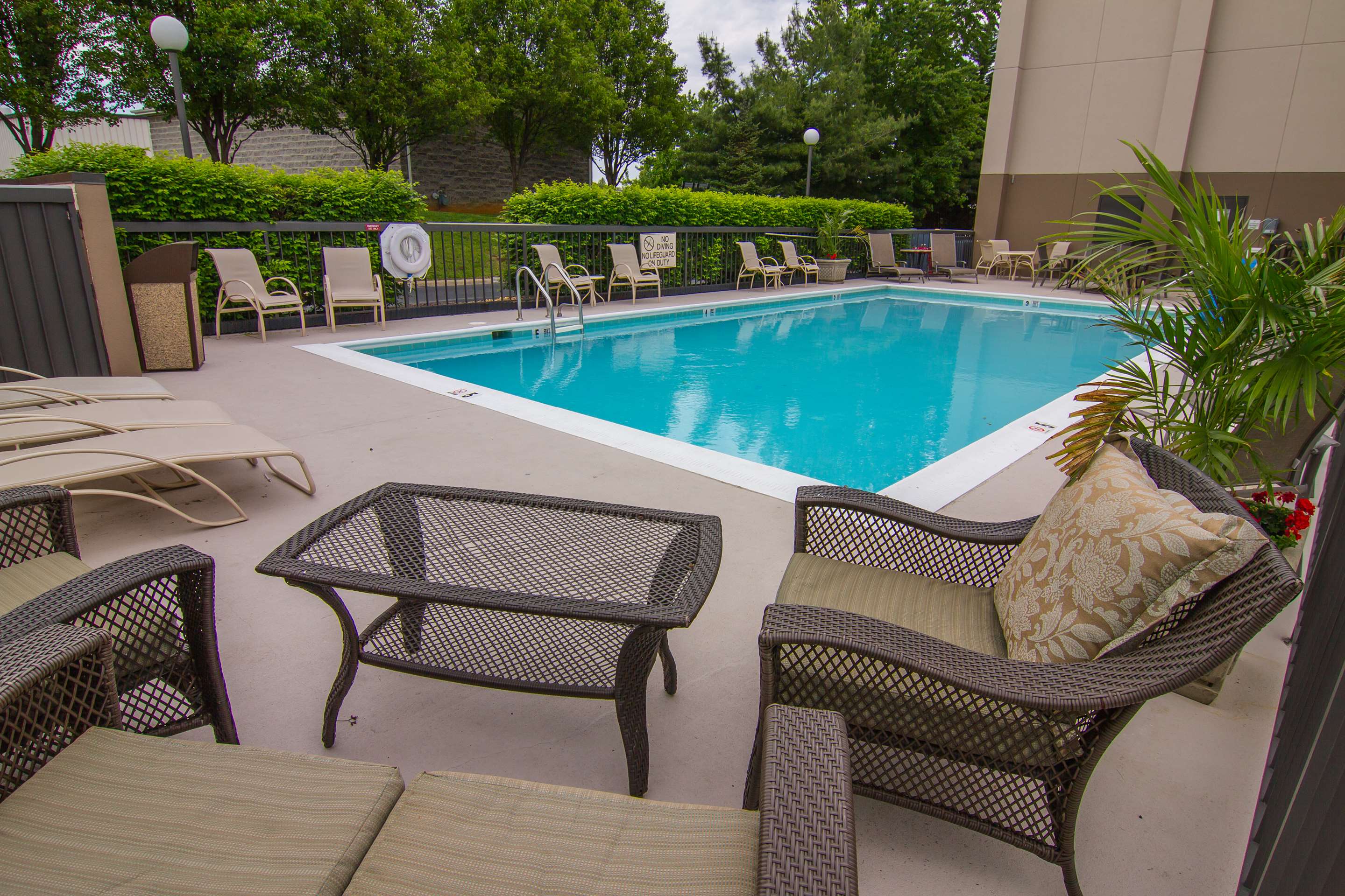 Pool | Hampton Inn Winchester-University/Mall Area