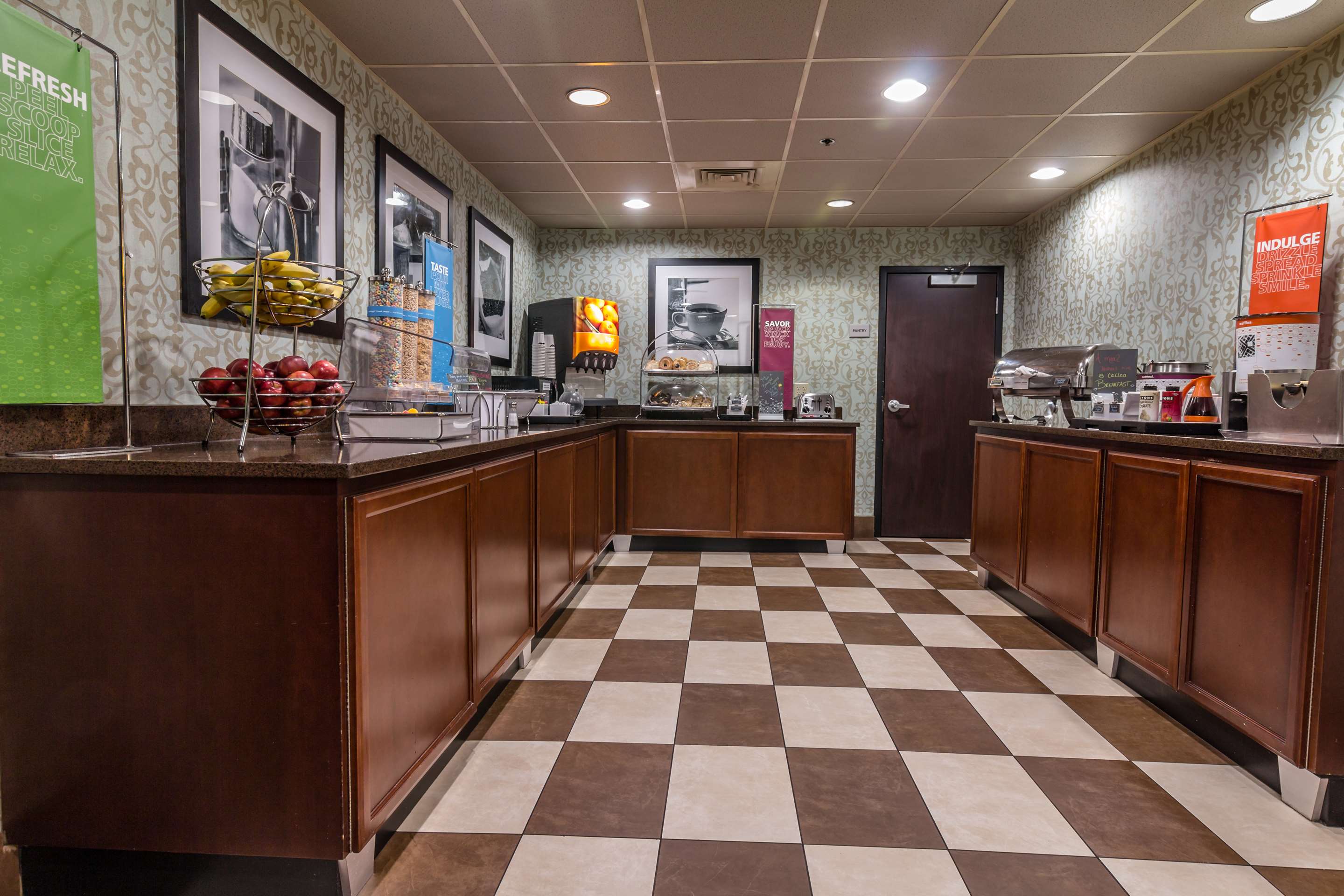 Restaurant | Hampton Inn Winchester-University/Mall Area