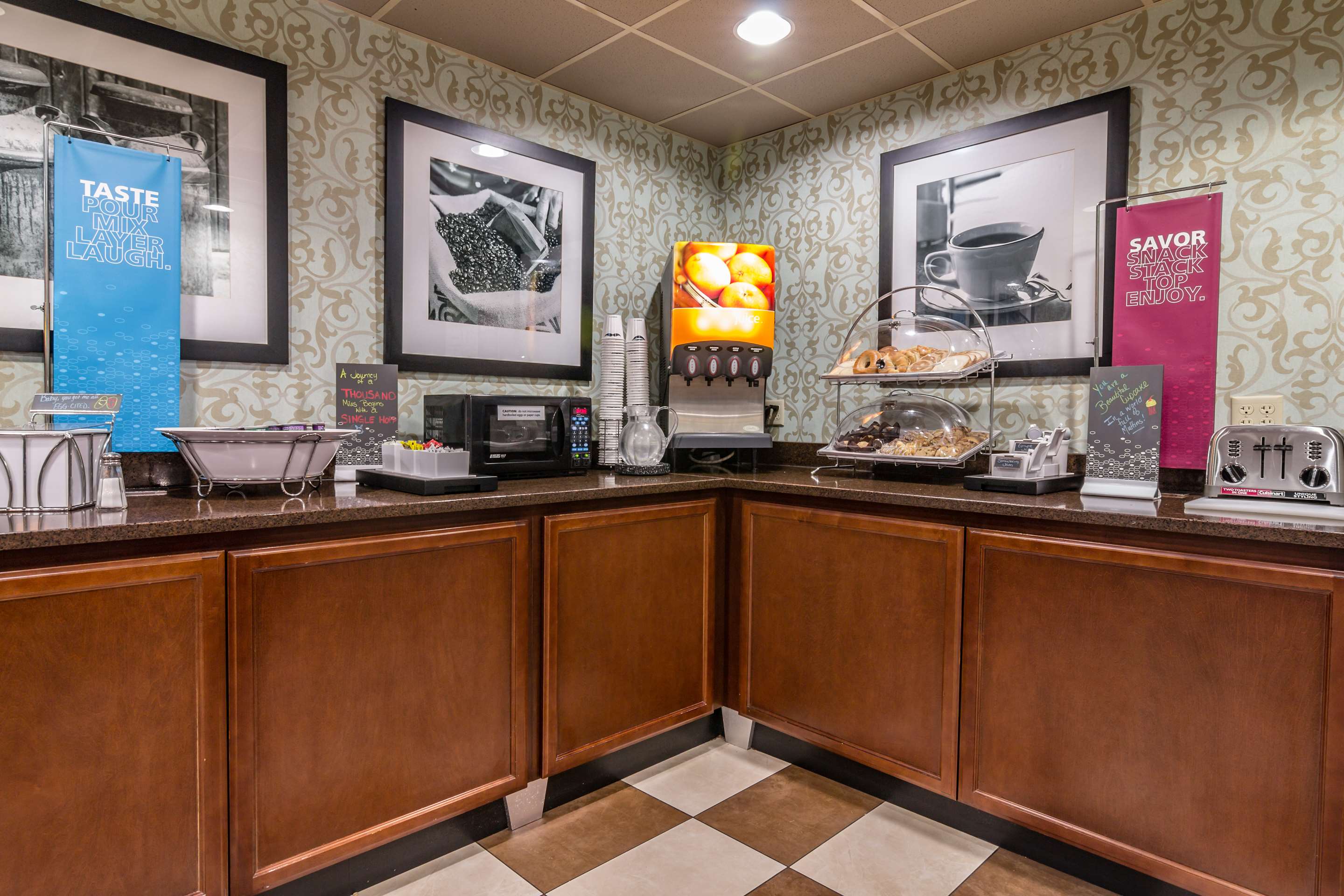 Restaurant | Hampton Inn Winchester-University/Mall Area
