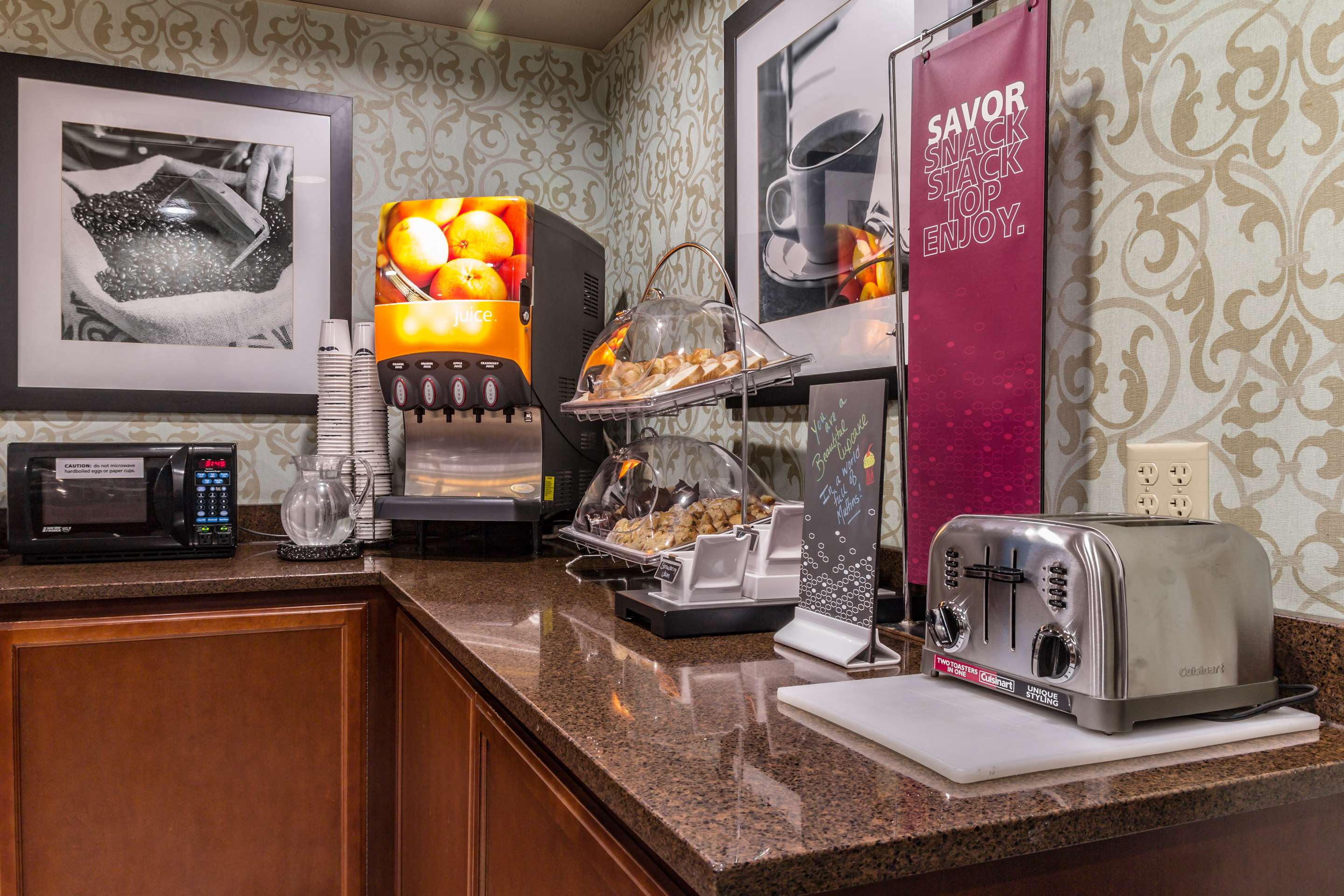 Restaurant | Hampton Inn Winchester-University/Mall Area