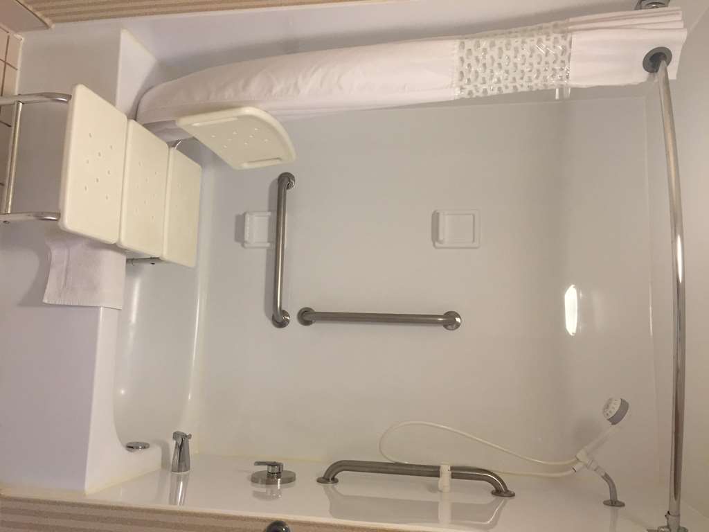 Hampton Inn Winchester University Mall-guestroom-Guest Room,Bathroom,On-Site.jpg