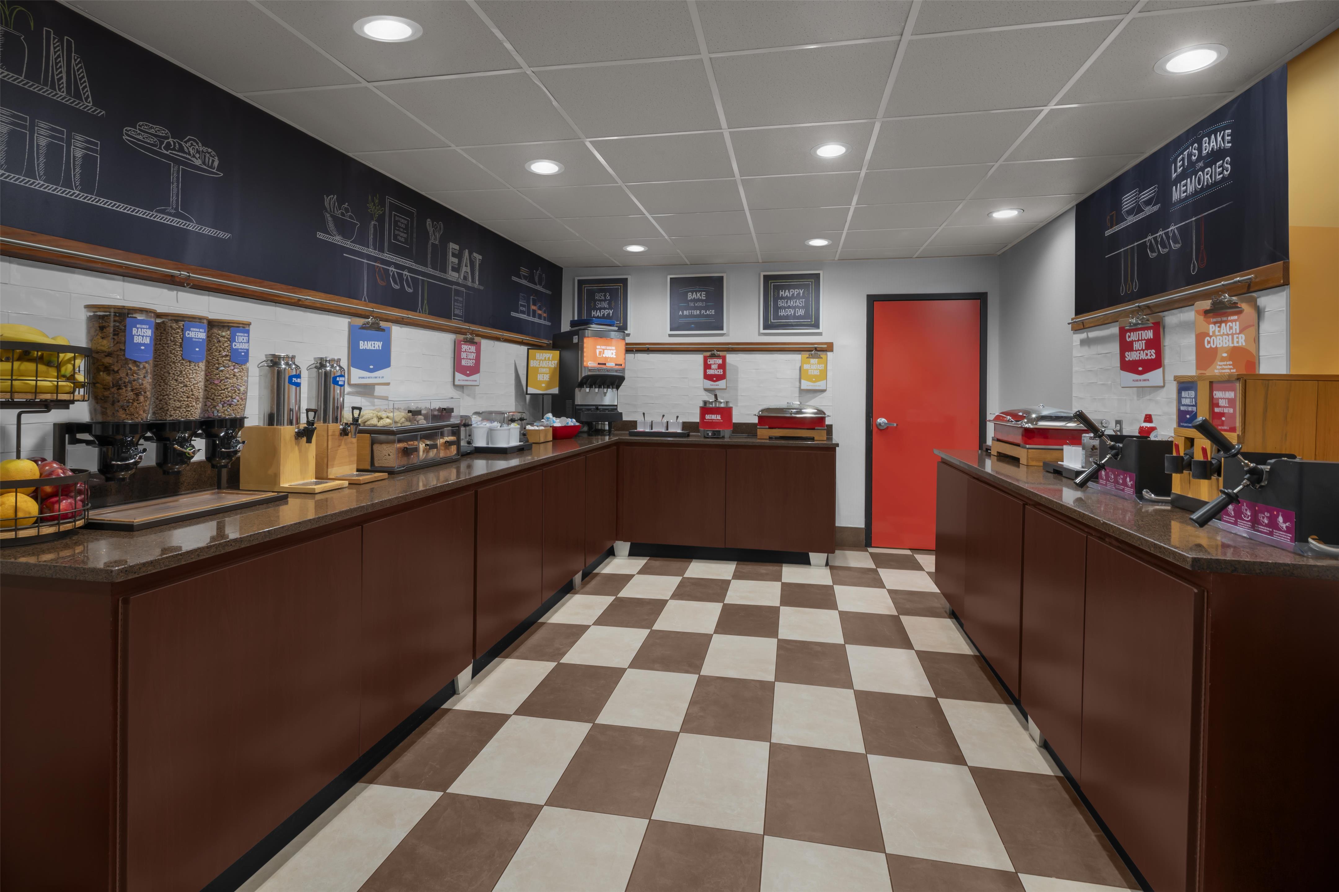 Breakfast Area | Hampton Inn Winchester-University/Mall Area