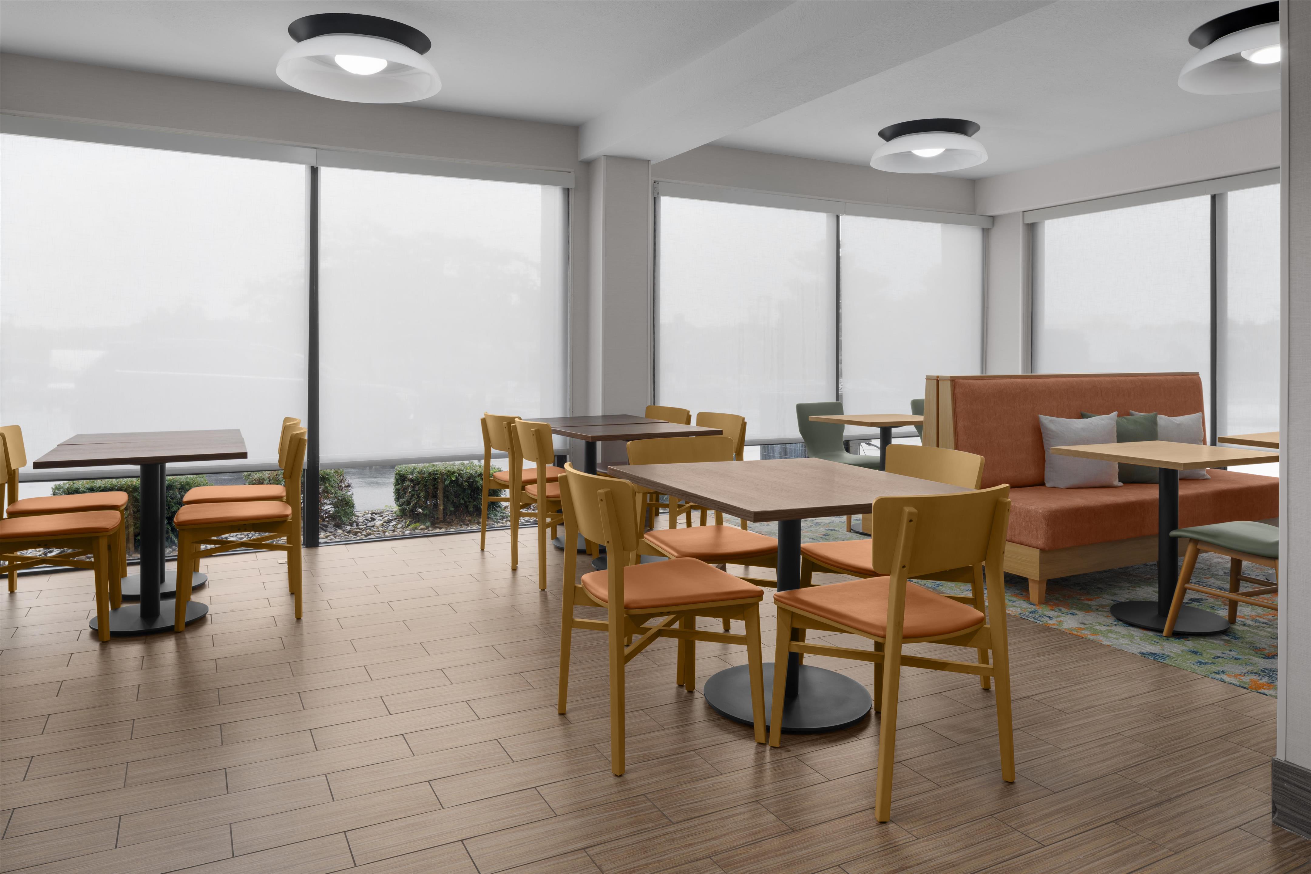 Breakfast Area | Hampton Inn Winchester-University/Mall Area
