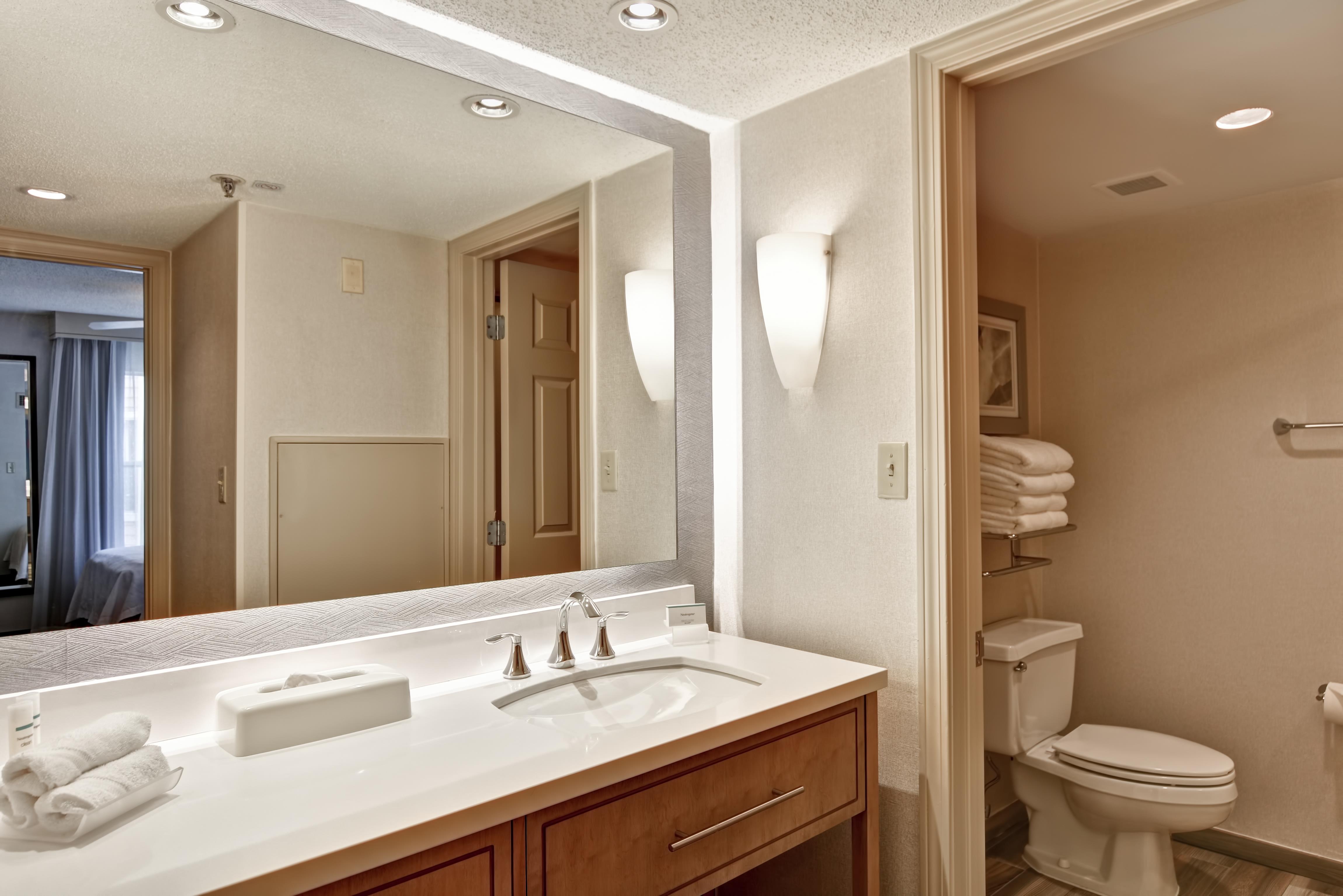 Homewood Suites Hartford/Windsor Locks Room Type - TWO BDRMS 1KNG-2DBLS NON-S