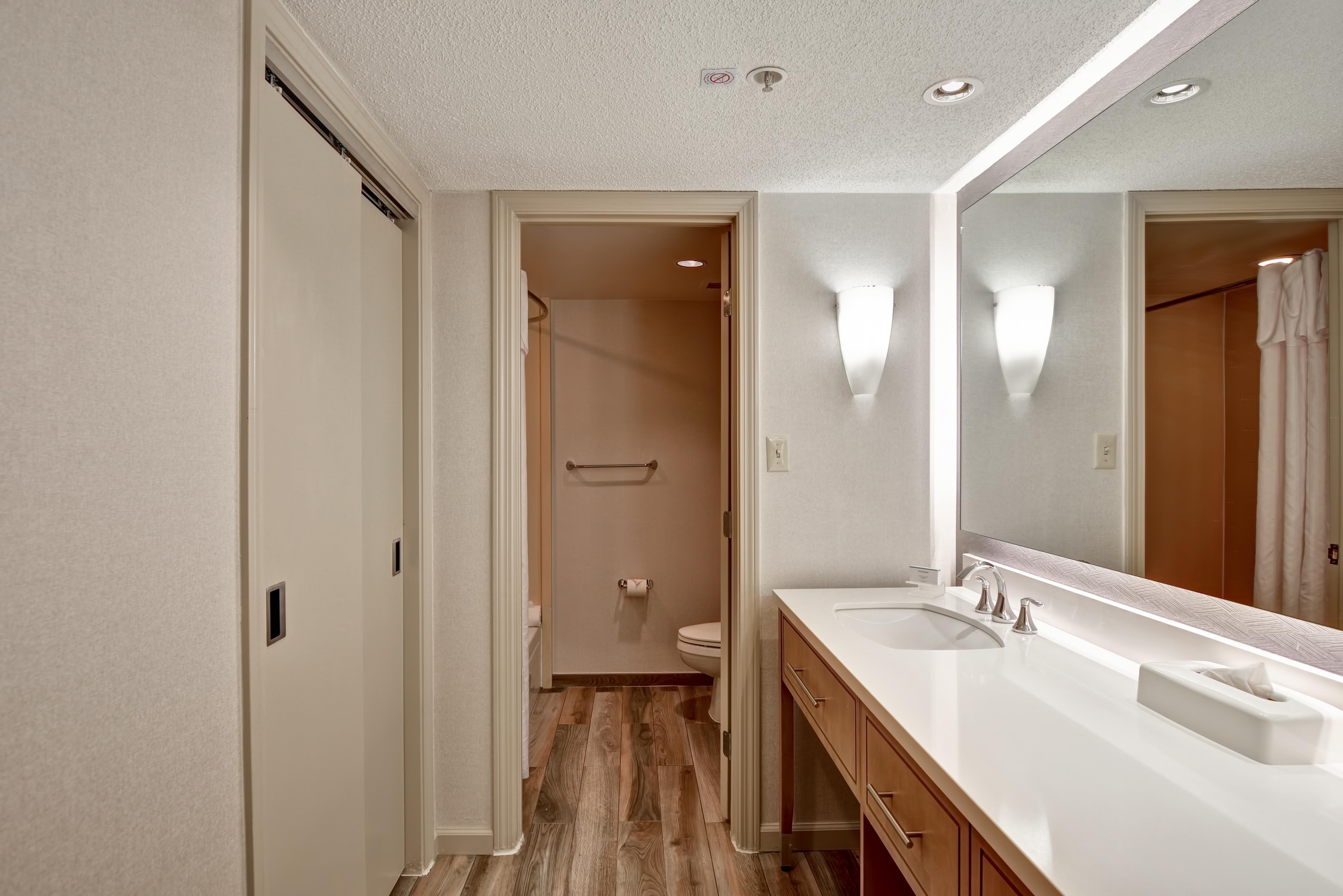 Homewood Suites Hartford/Windsor Locks - Tap to explore photos