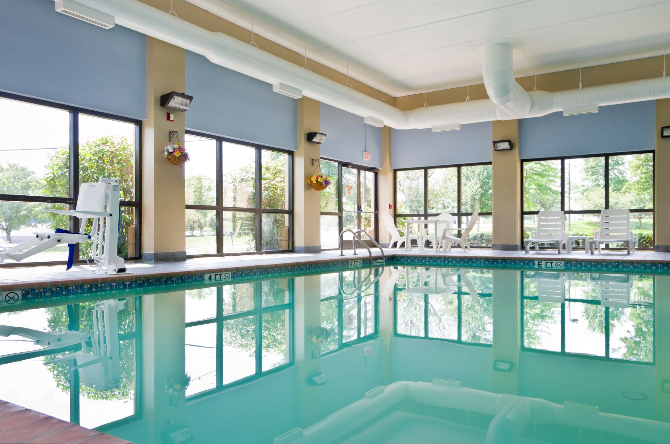 Pool | Hampton Inn Wooster
