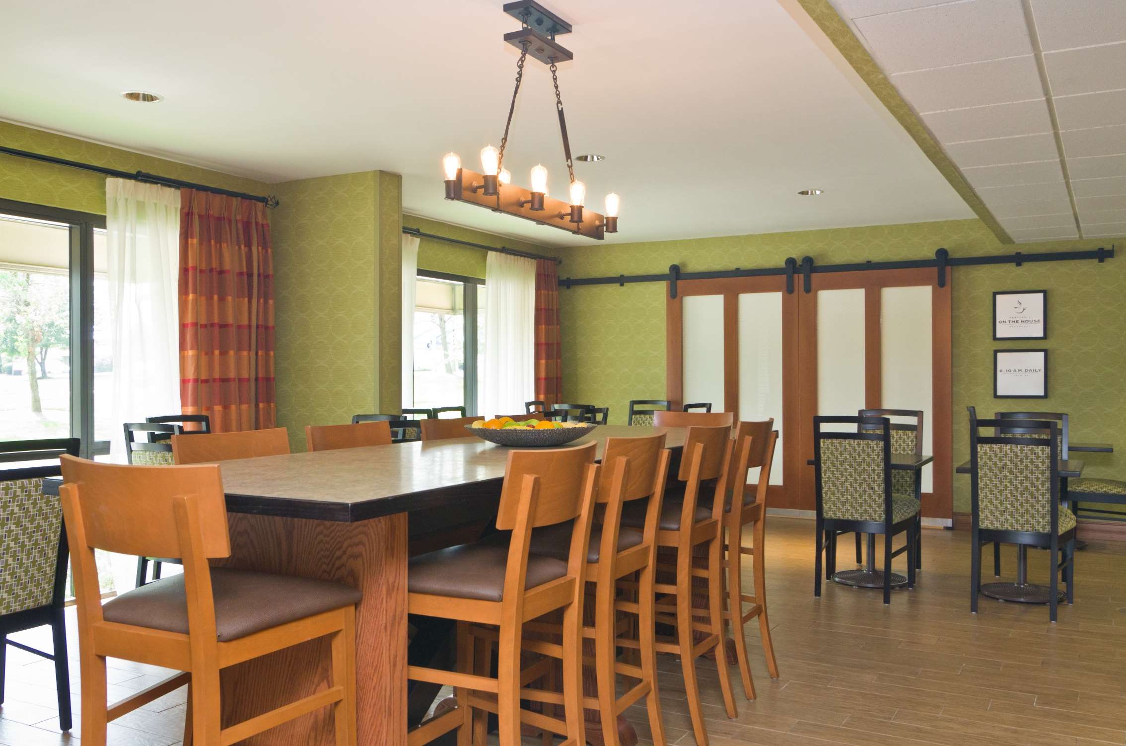 Restaurant | Hampton Inn Wooster