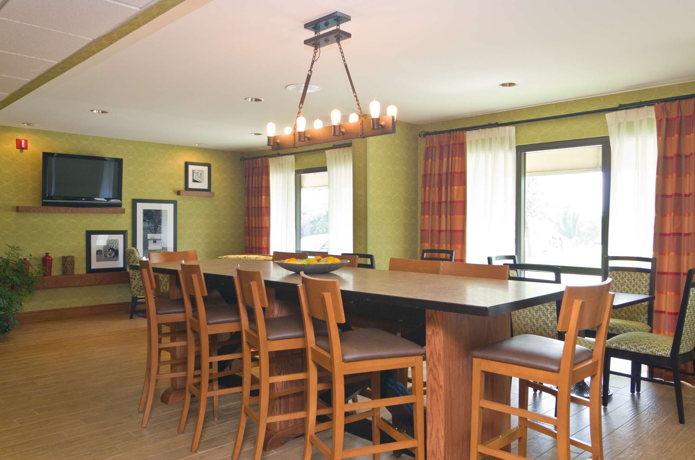 Restaurant | Hampton Inn Wooster
