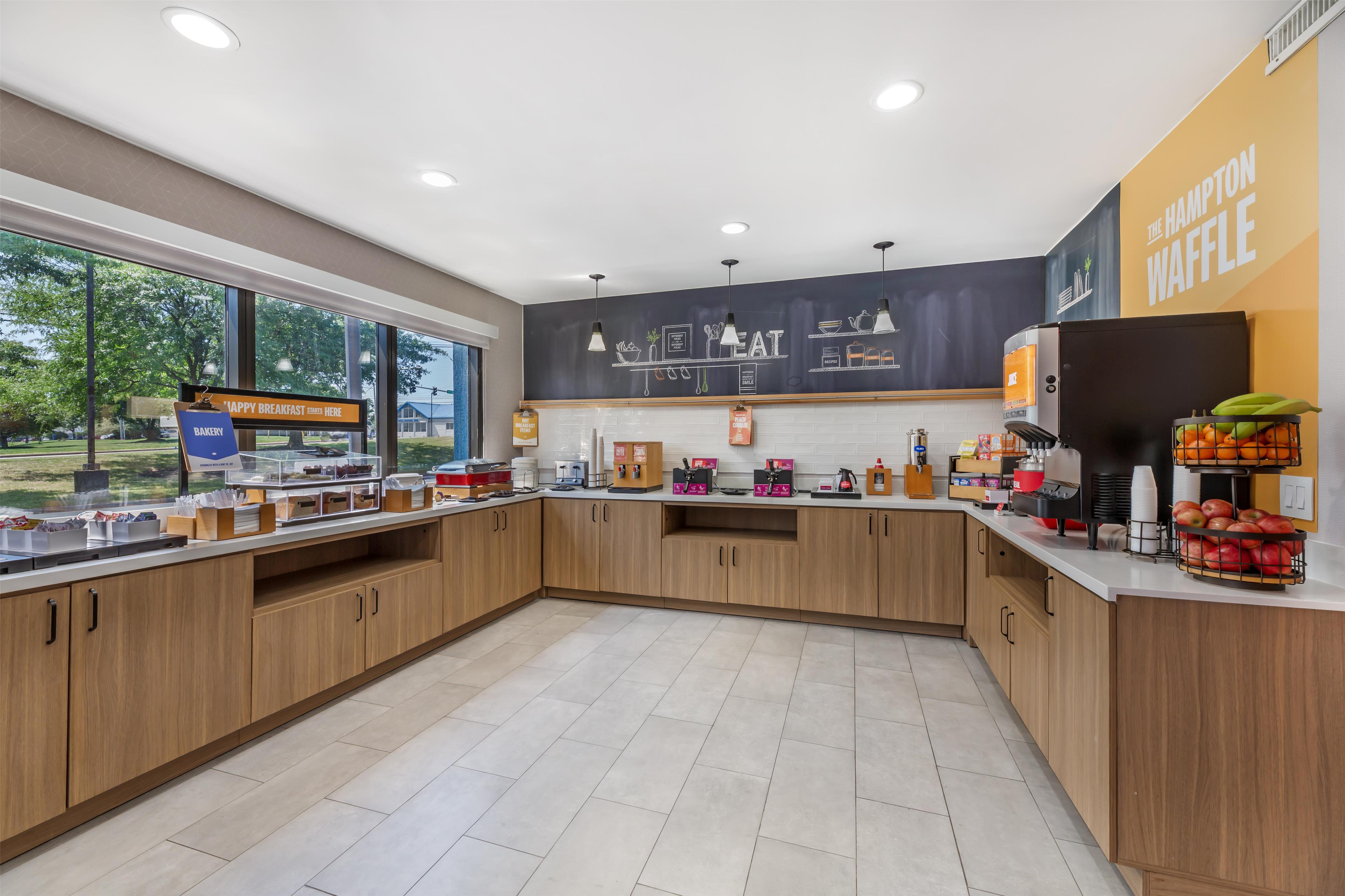 Breakfast Area | Hampton Inn Wooster