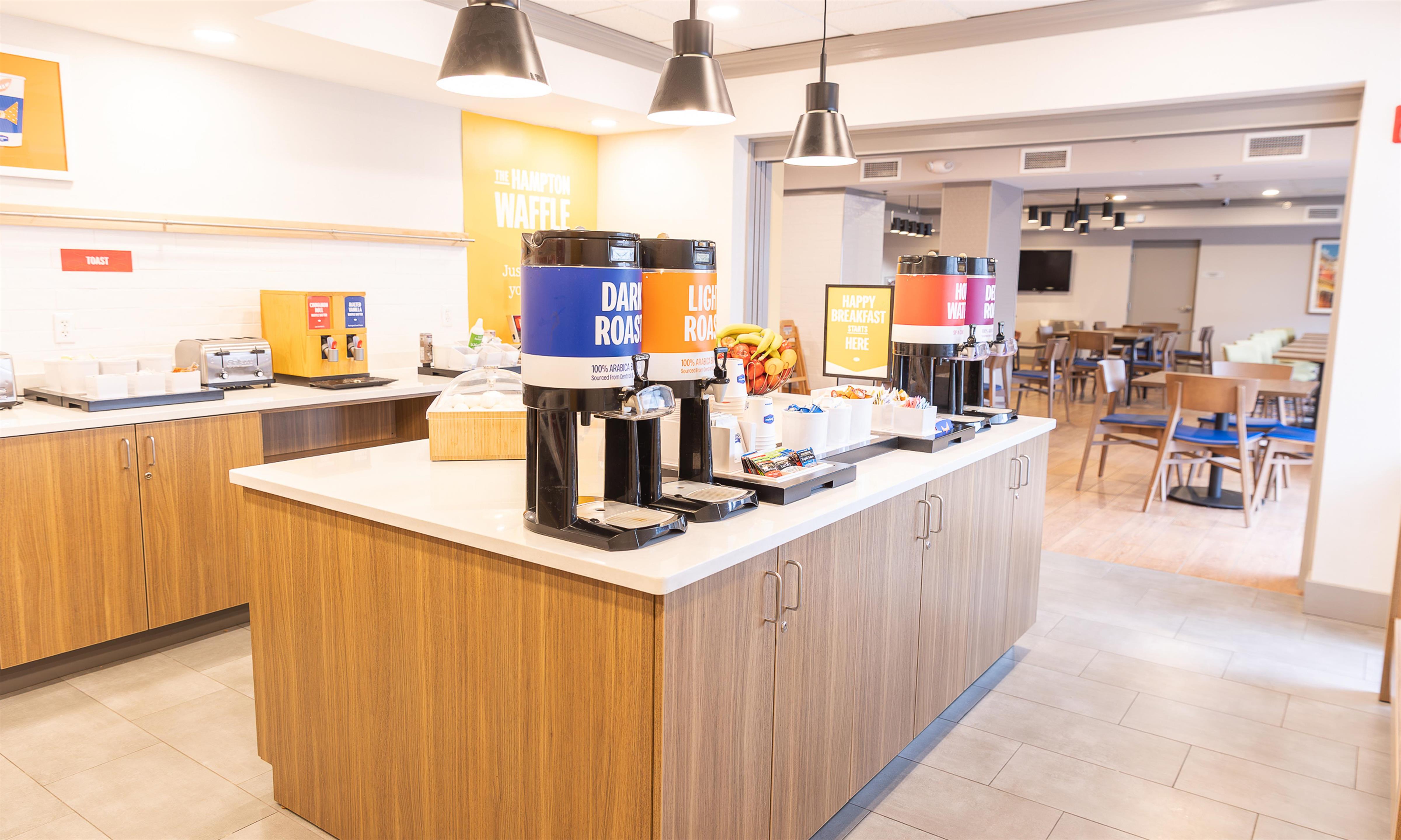 Breakfast Area | Hampton Inn Williamsport-Downtown