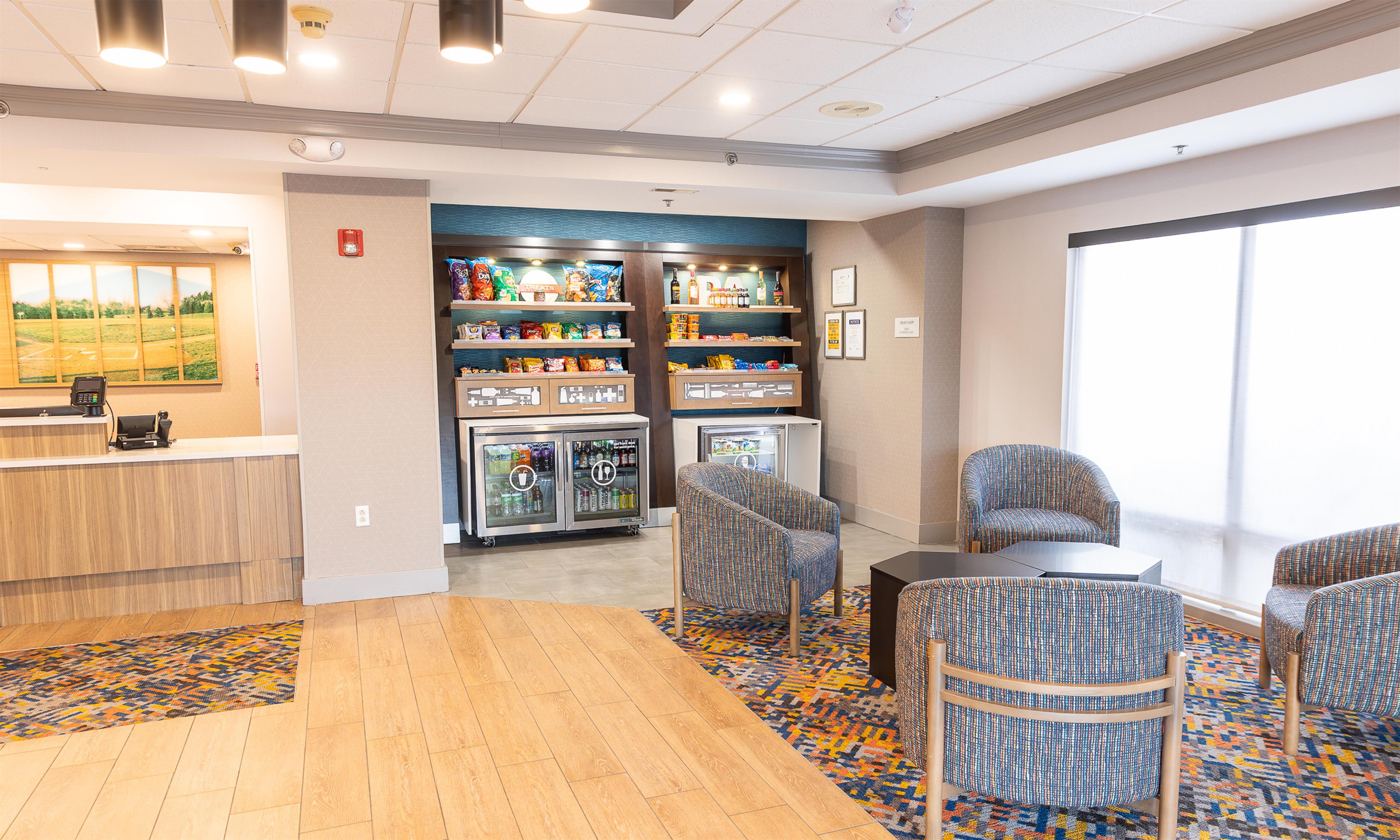 Lobby | Hampton Inn Williamsport-Downtown