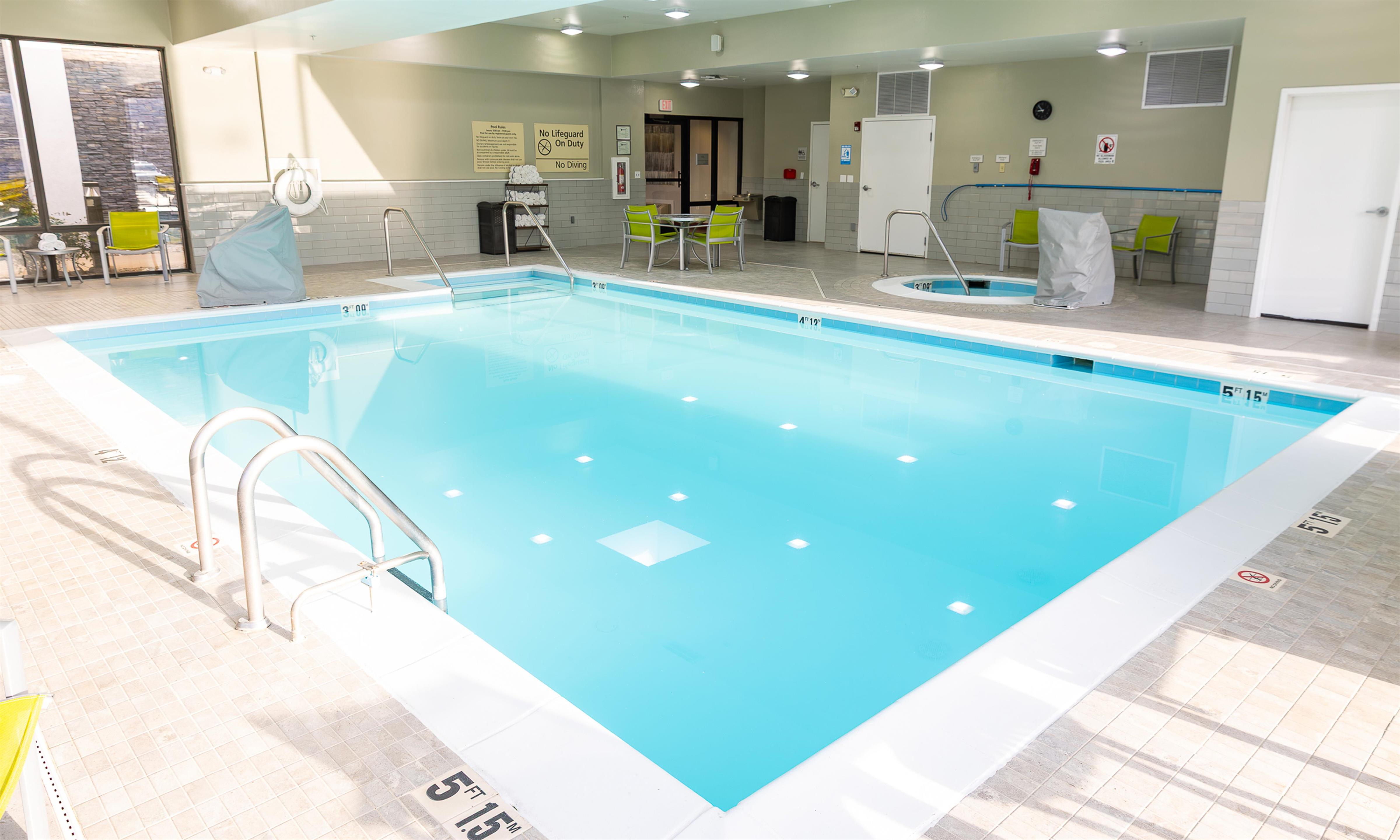Pool | Hampton Inn Williamsport-Downtown