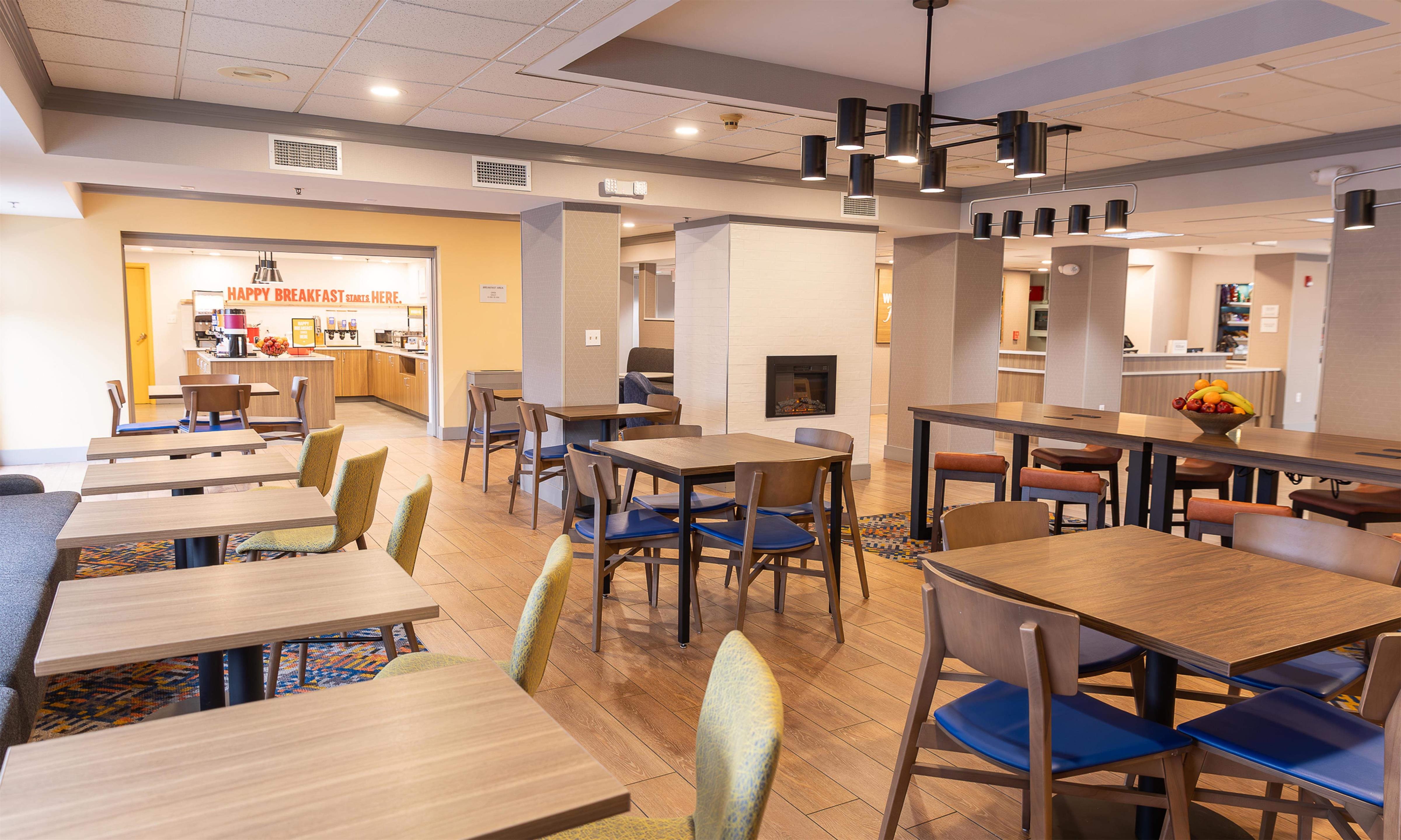 Lobby | Hampton Inn Williamsport-Downtown