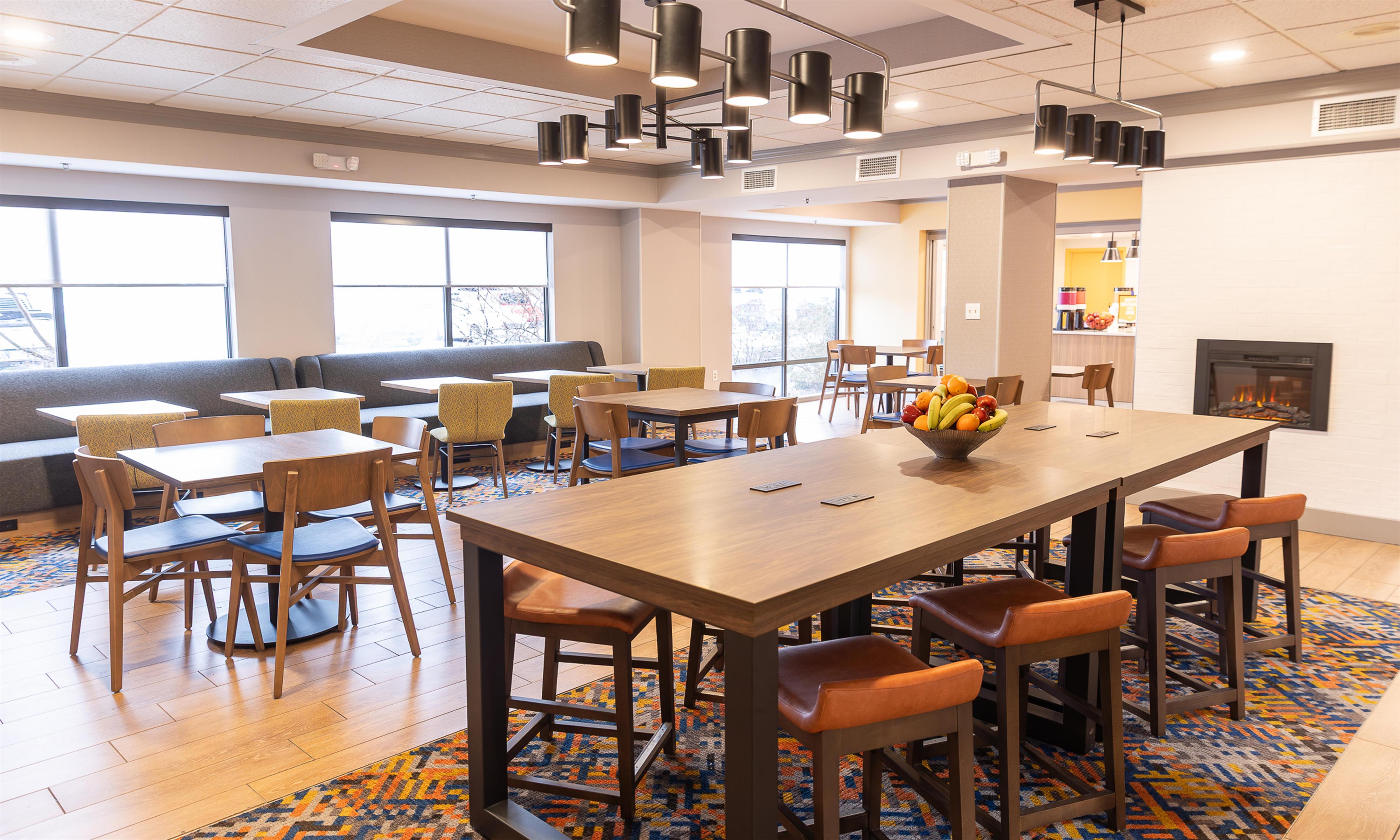 Lobby | Hampton Inn Williamsport-Downtown