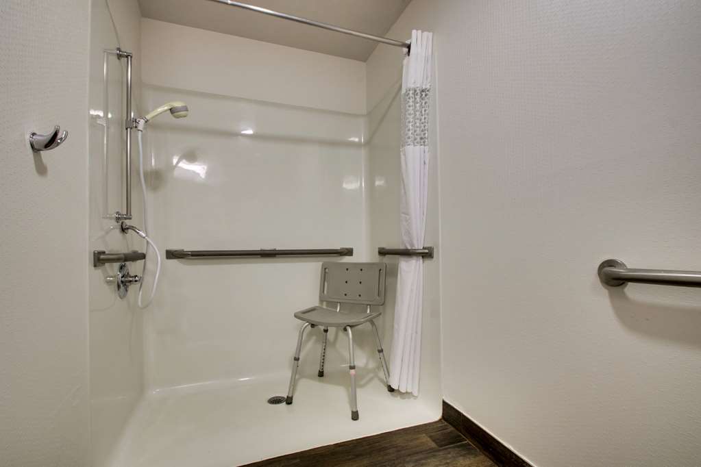 Hampton Inn by Hilton Warner Robins Room Type - 2QN MOB HEAR ACC RI-SHW NS