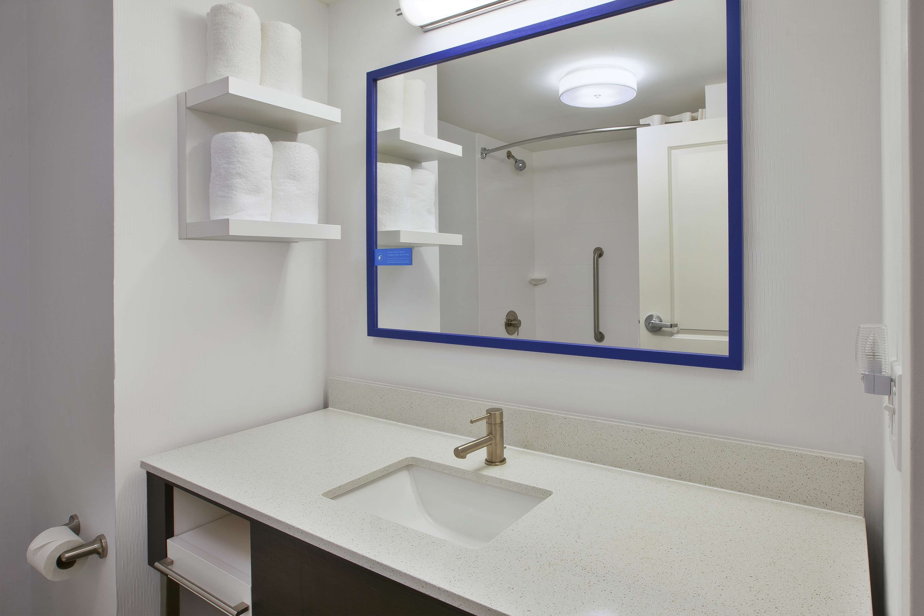 Hampton Inn by Hilton White River Junction Room Type - 1K SHWR FRIDGE MICROWV NS