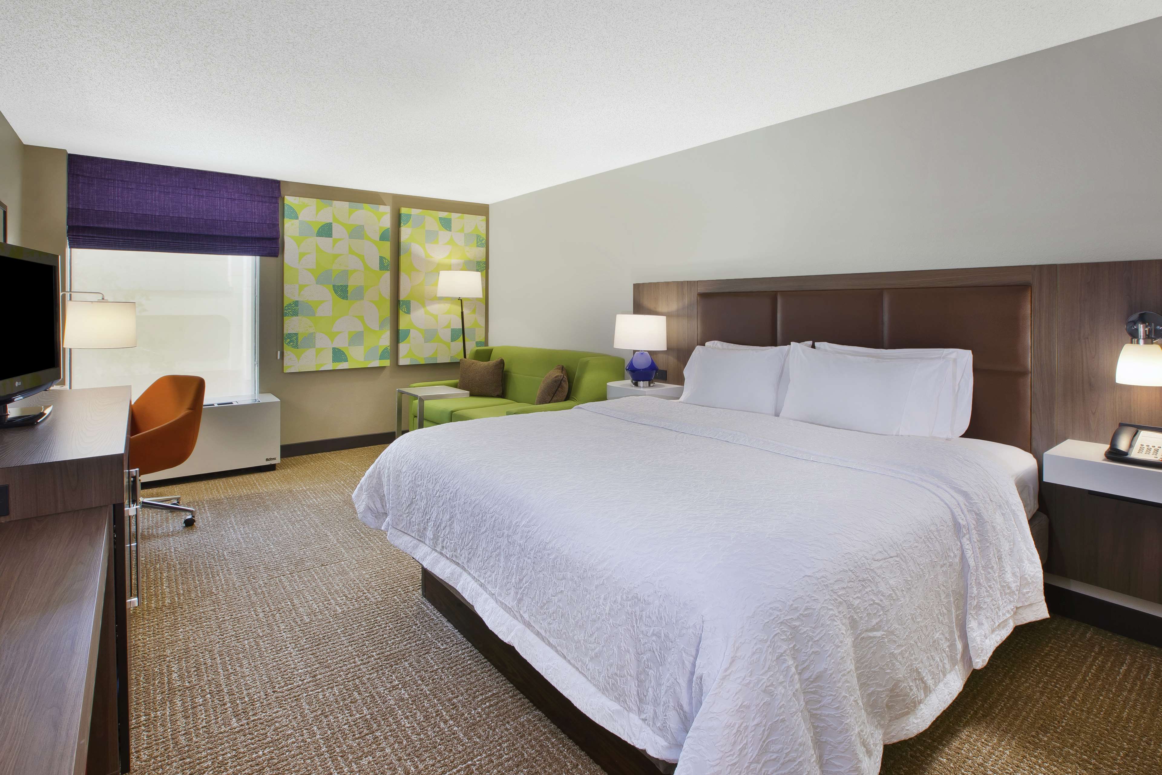 Hampton Inn by Hilton White River Junction - Tap to explore photos