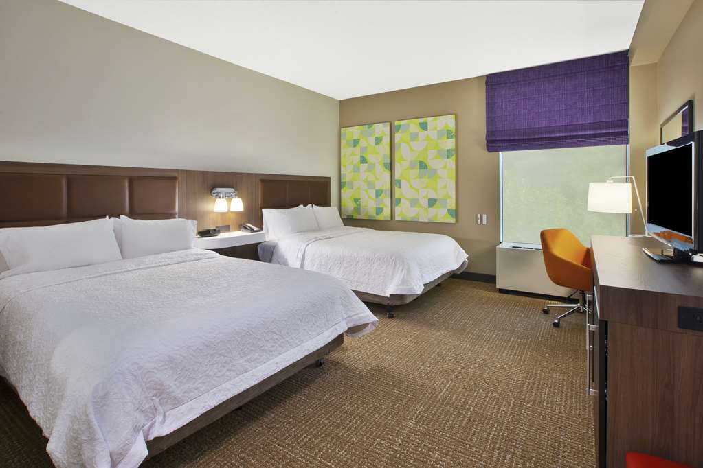 Hampton Inn White River Junction-guestroom-Guest Room,On-Site.jpg