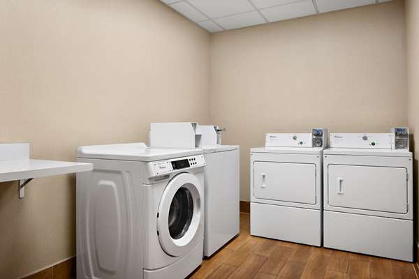  - Hampton Inn & Suites West Haven - I-95, Exit 42