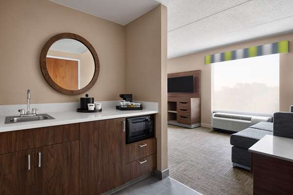  - Hampton Inn & Suites West Haven - I-95, Exit 42