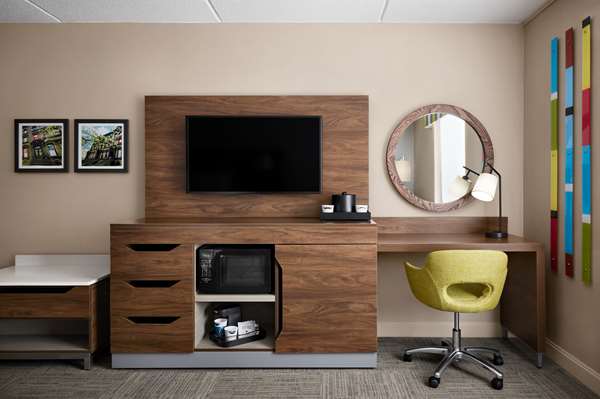  - Hampton Inn & Suites West Haven - I-95, Exit 42