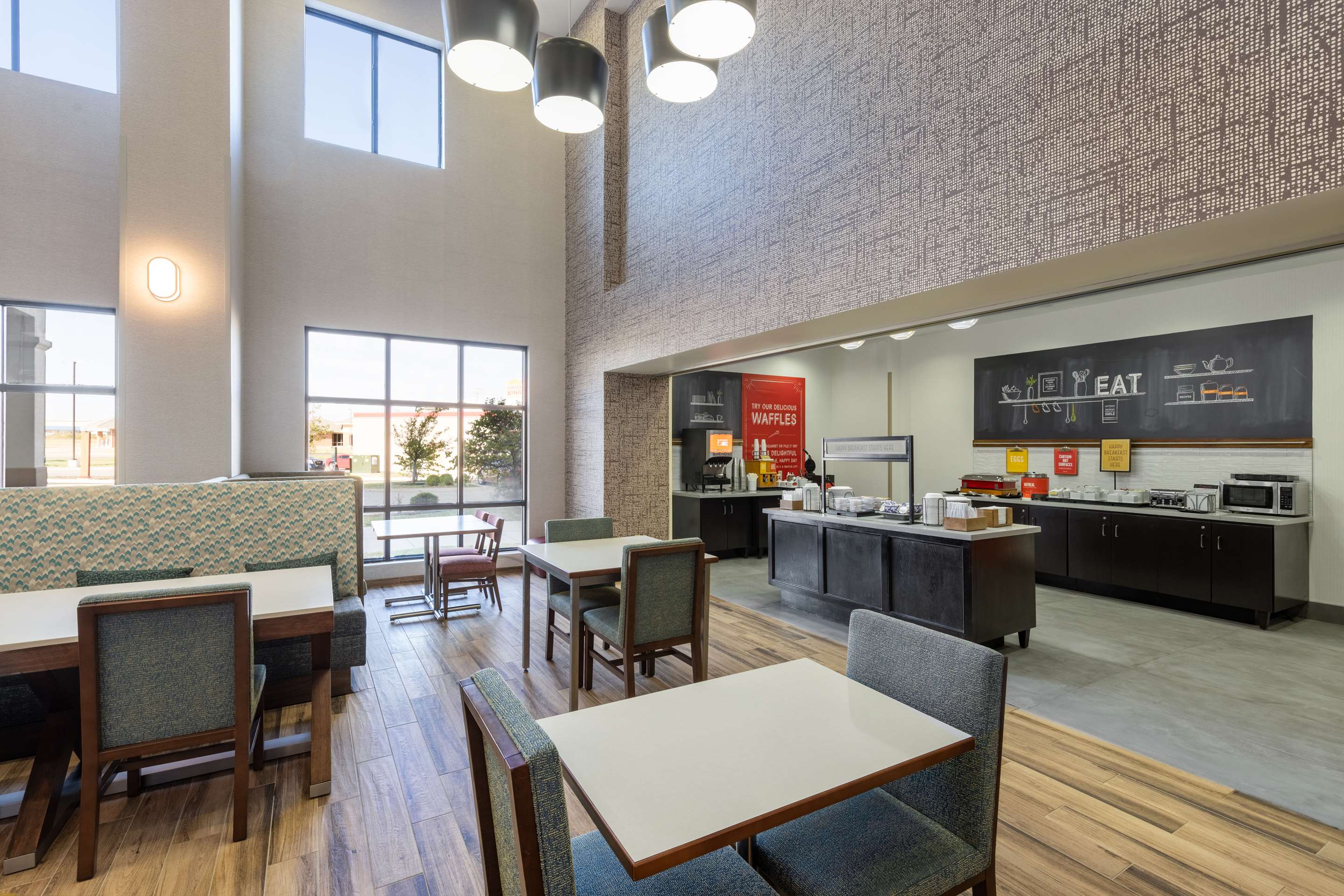 Breakfast Area | Hampton Inn & Suites Woodward