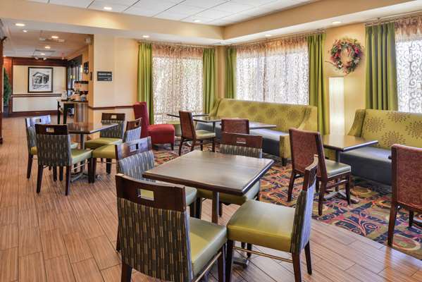  - Hampton Inn Fishersville - I-64, Exit 91