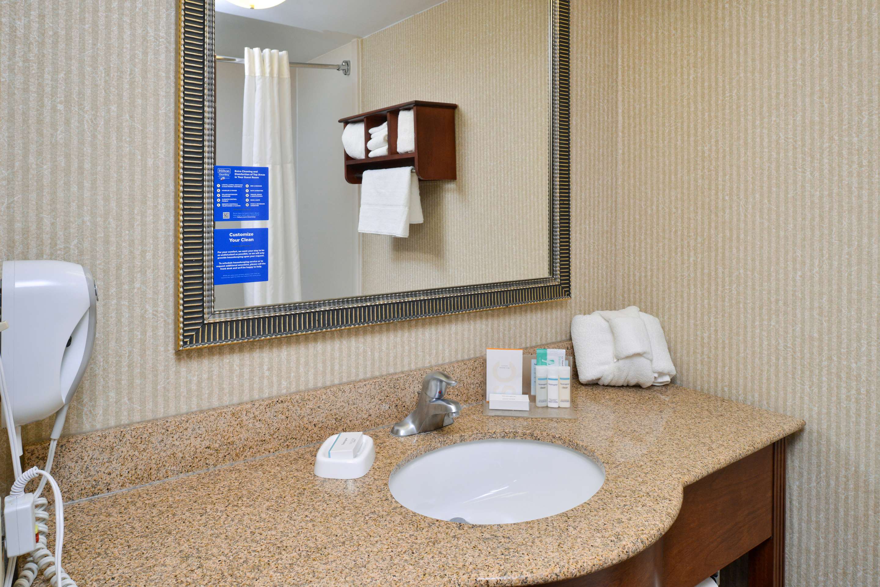 Guest room bath