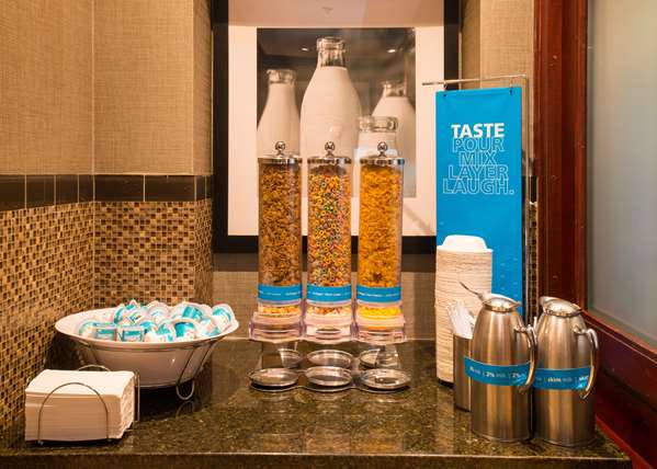 Restaurant - Hampton Inn West Mississauga