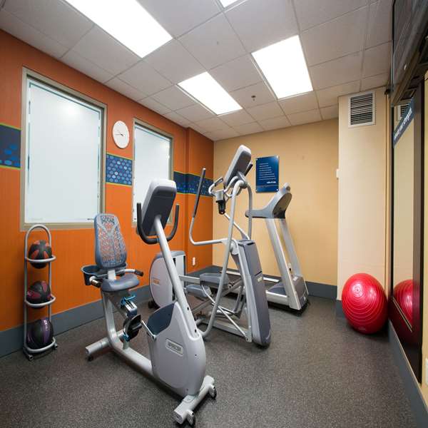 Fitness/ Exercise Room - Hampton Inn West Mississauga