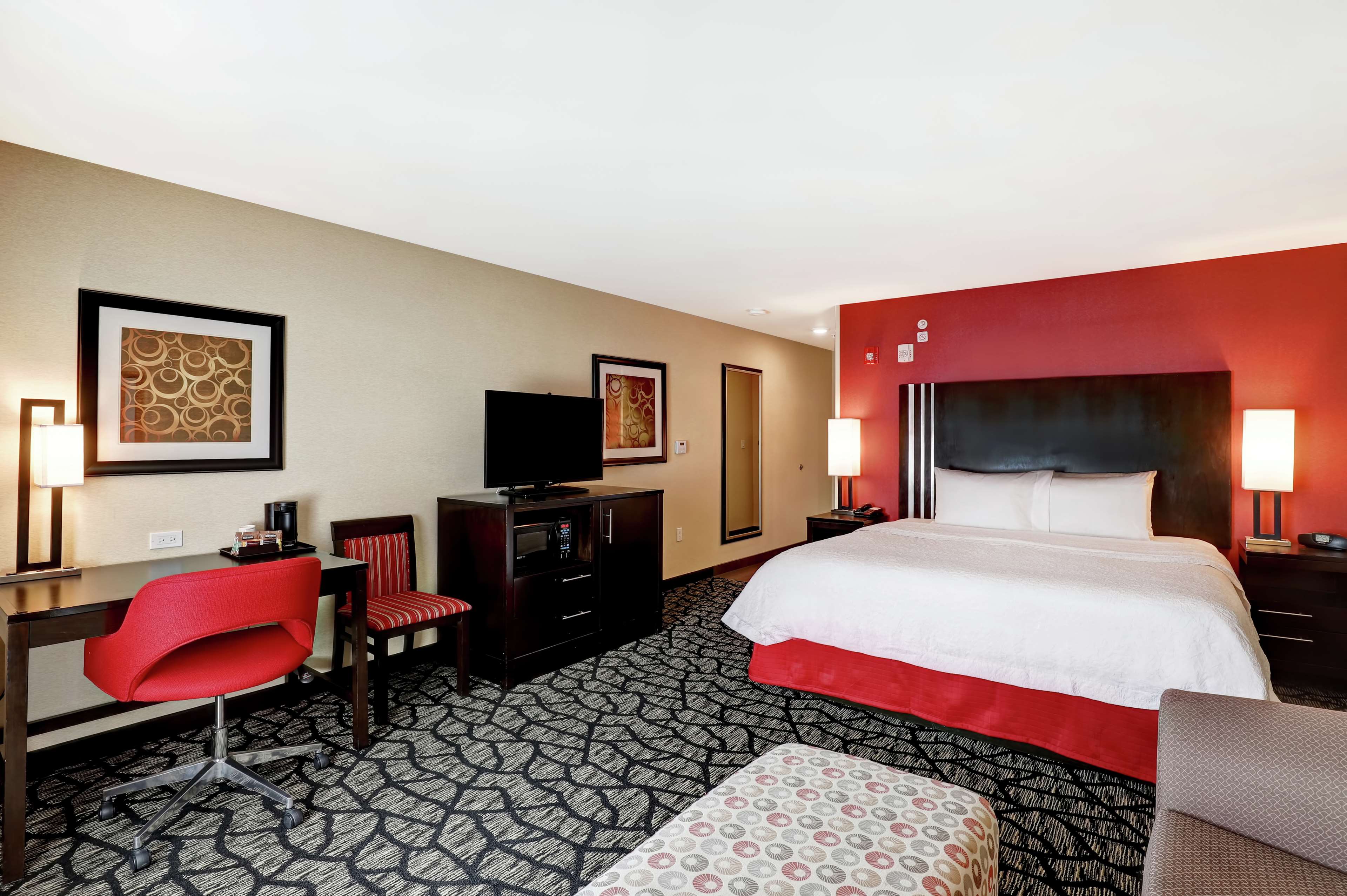 Hampton Inn by Hilton Chilliwack BC Room Type - 1 KING BED DELUXE
