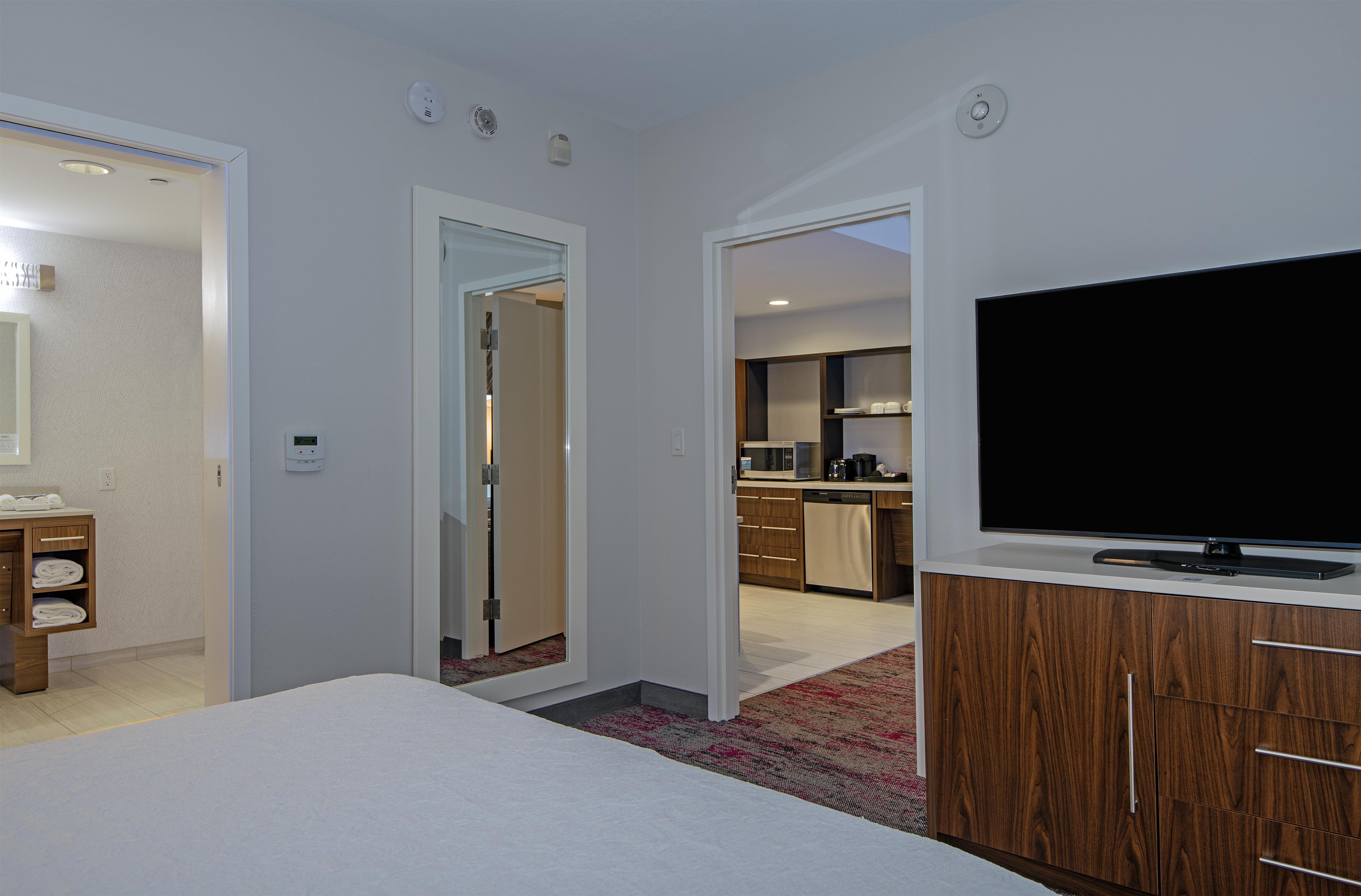 Home2 Suites by Hilton West Edmonton, Alberta, Canada Room Type - 1Q MB HR ACC TUB STUDIO NS