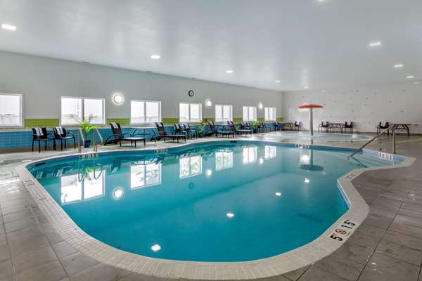 Pool - Hampton Inn & Suites West Edmonton