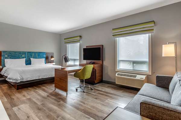  - Hampton Inn & Suites West Edmonton