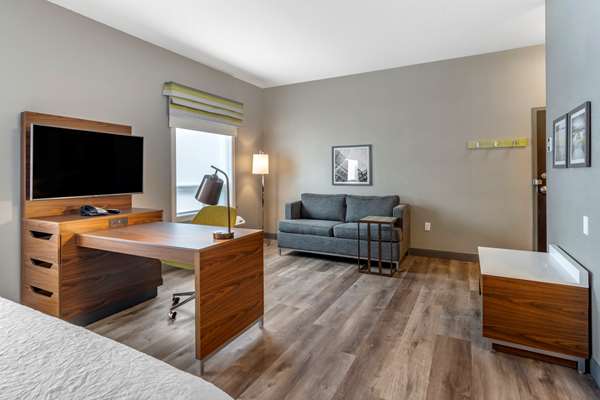  - Hampton Inn & Suites West Edmonton