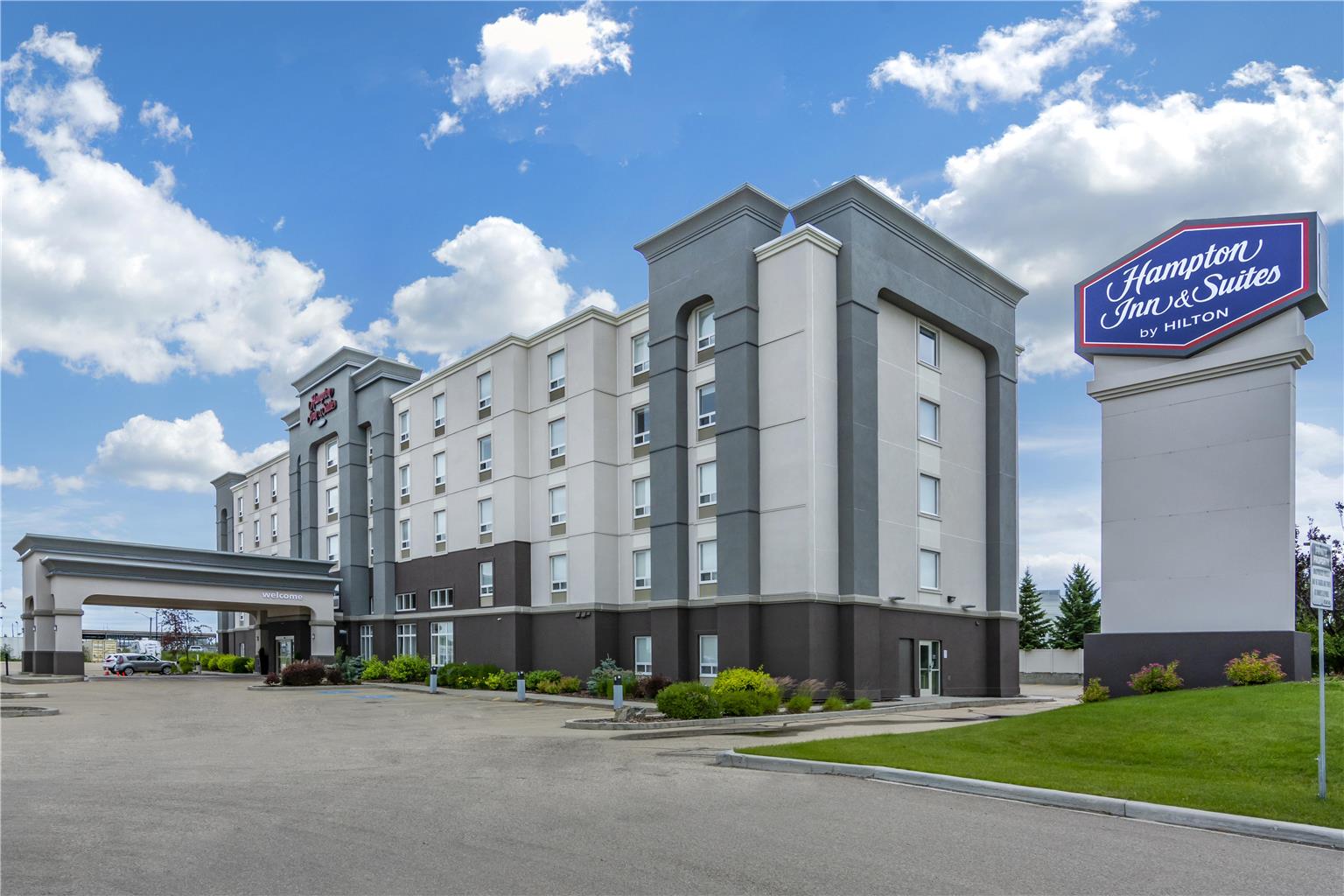 Hampton Inn & Suites West