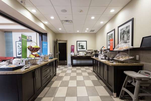 Restaurant - Hampton Inn Elliot Lake