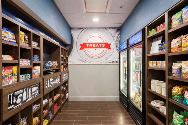 Restaurant - Hampton Inn & Suites Dartmouth