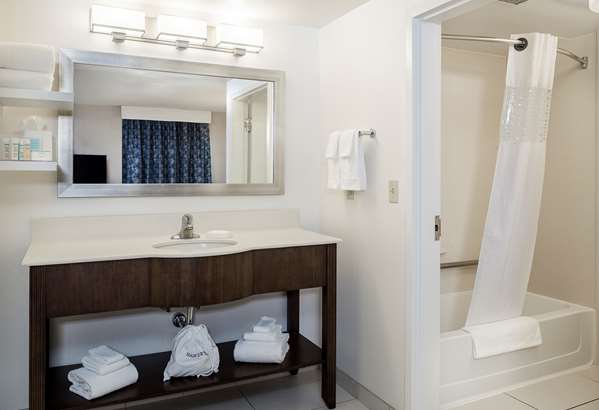  - Hampton Inn & Suites Dartmouth