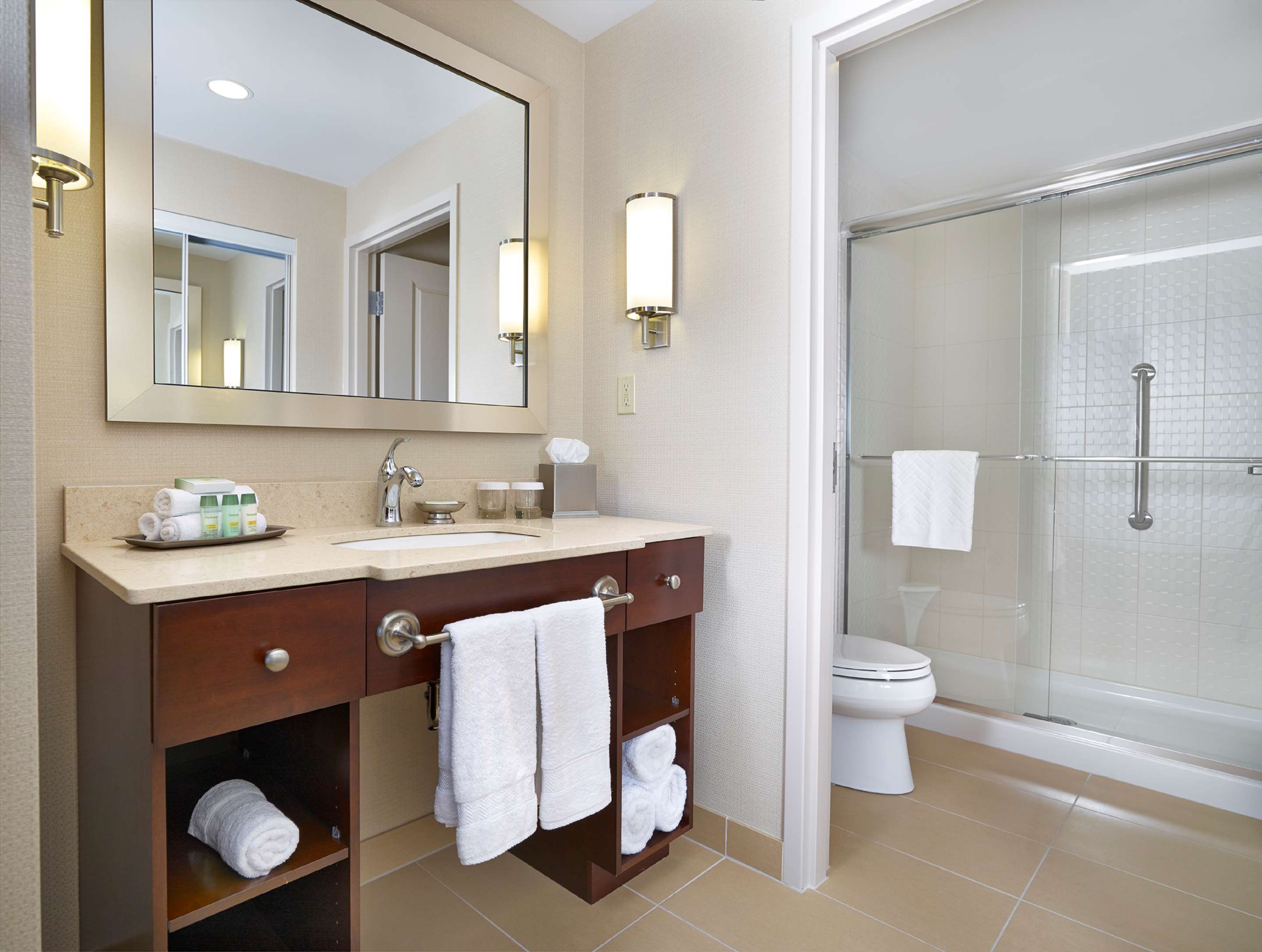 Guest room bath
