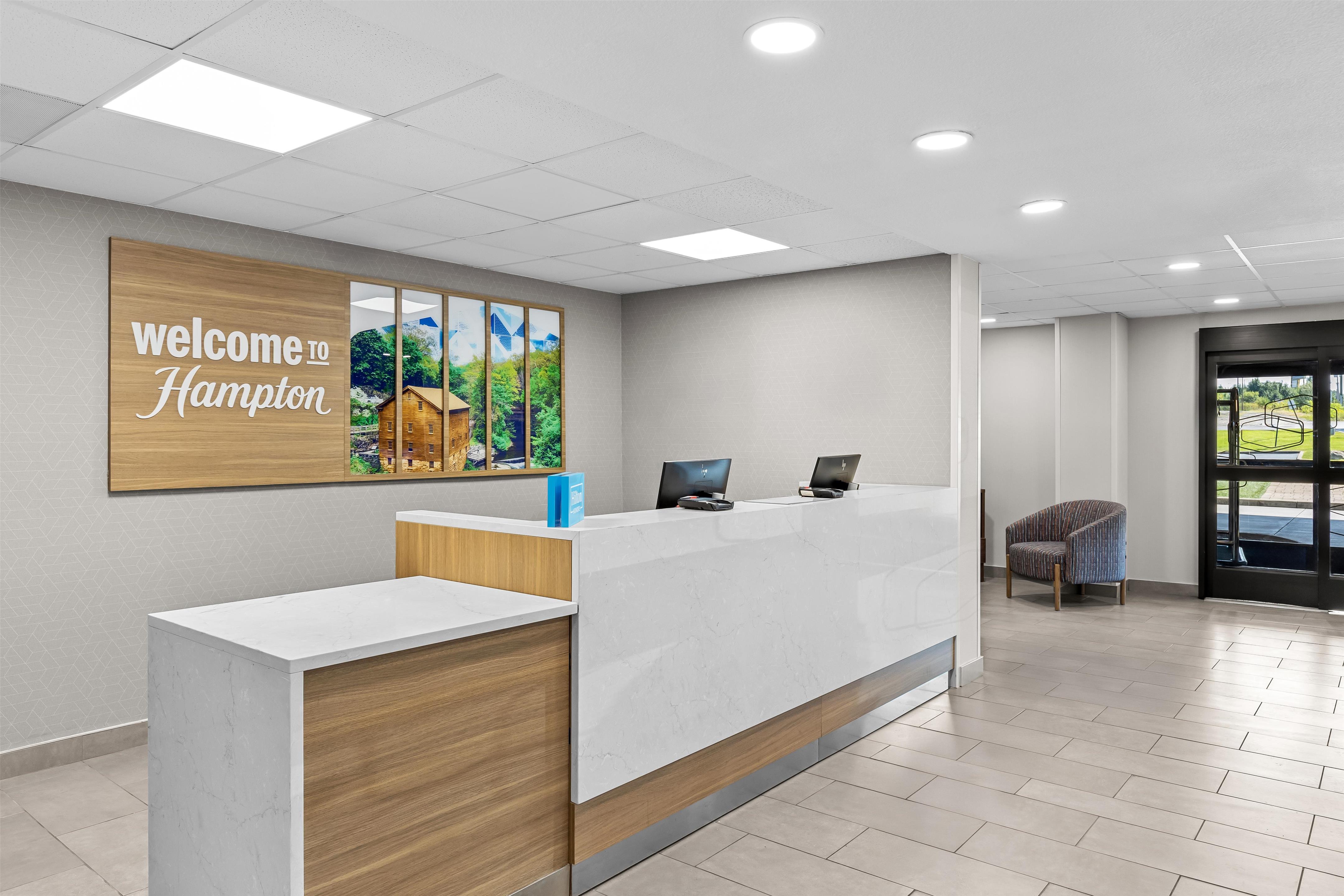 Reception | Hampton Inn by Hilton Youngstown-West I-80