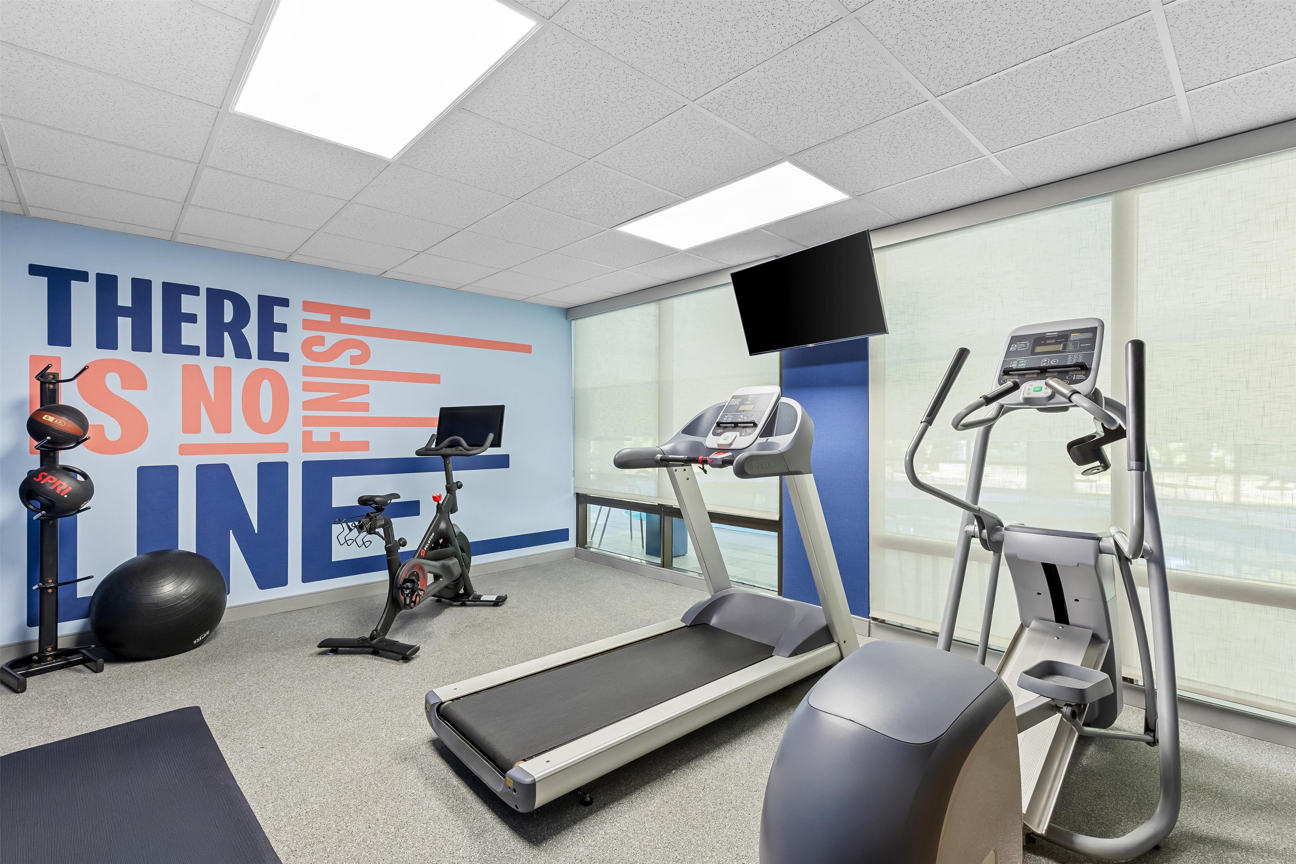 Health club fitness center gym | Hampton Inn by Hilton Youngstown-West I-80