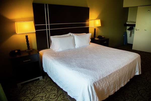  - Hampton Inn & Suites West Middlesex - I-80, Exit 4B