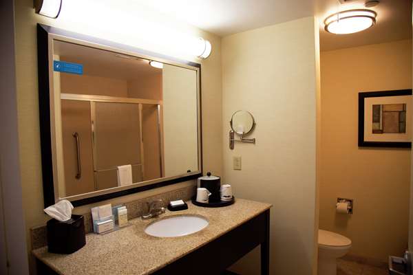  - Hampton Inn & Suites West Middlesex - I-80, Exit 4B
