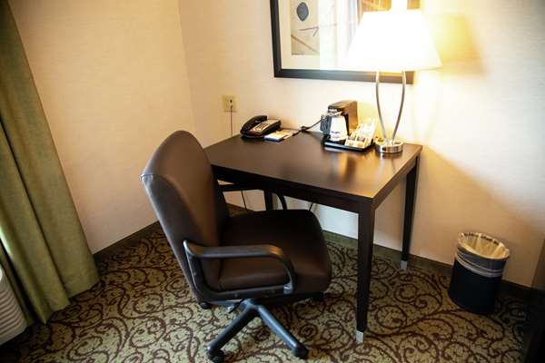  - Hampton Inn & Suites West Middlesex - I-80, Exit 4B