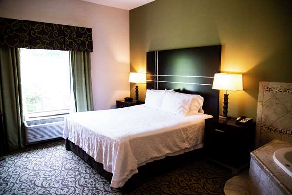  - Hampton Inn & Suites West Middlesex - I-80, Exit 4B