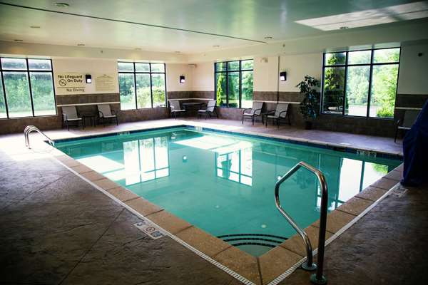 Pool - Hampton Inn & Suites West Middlesex - I-80, Exit 4B